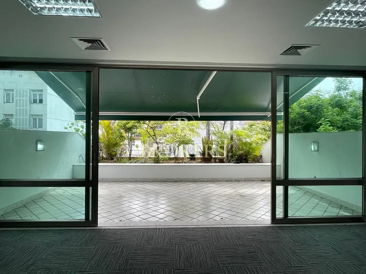 Edifício de sede corporativa exclusiva no Humaitá em localização estratégica da Zona Sul