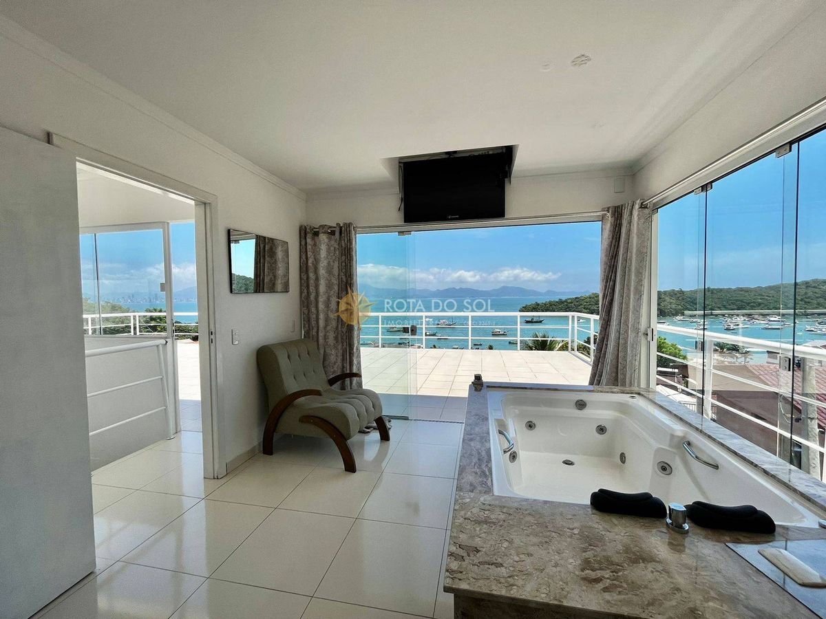 Casa Vista Mar com Piscina Privativa 4 Dormitórios e 4 Vagas em Araça Porto Belo SC — foto 1