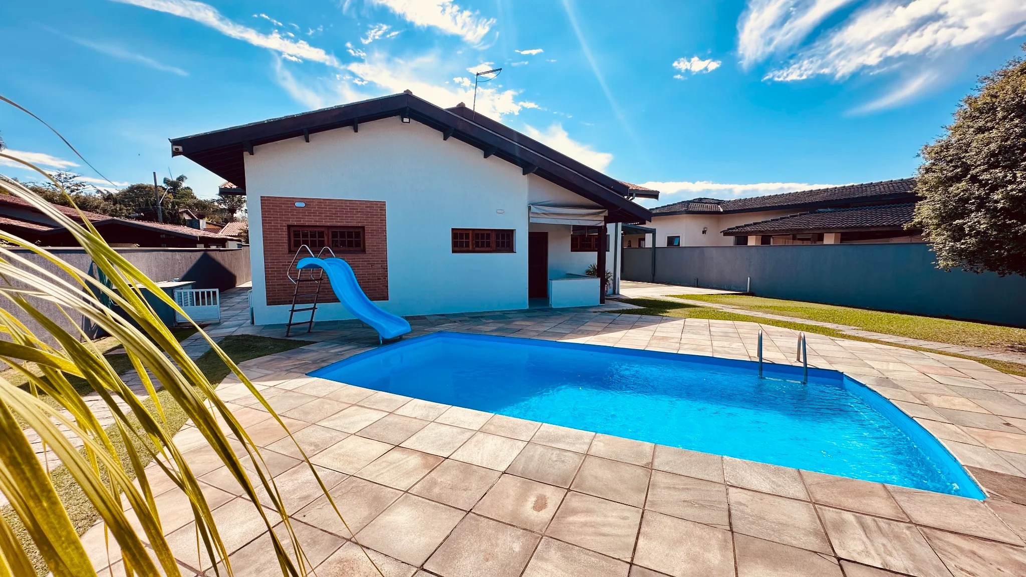 Casa com 6 dormitórios para locação no Condomínio Village Paineiras em Pindamonhangaba/SP