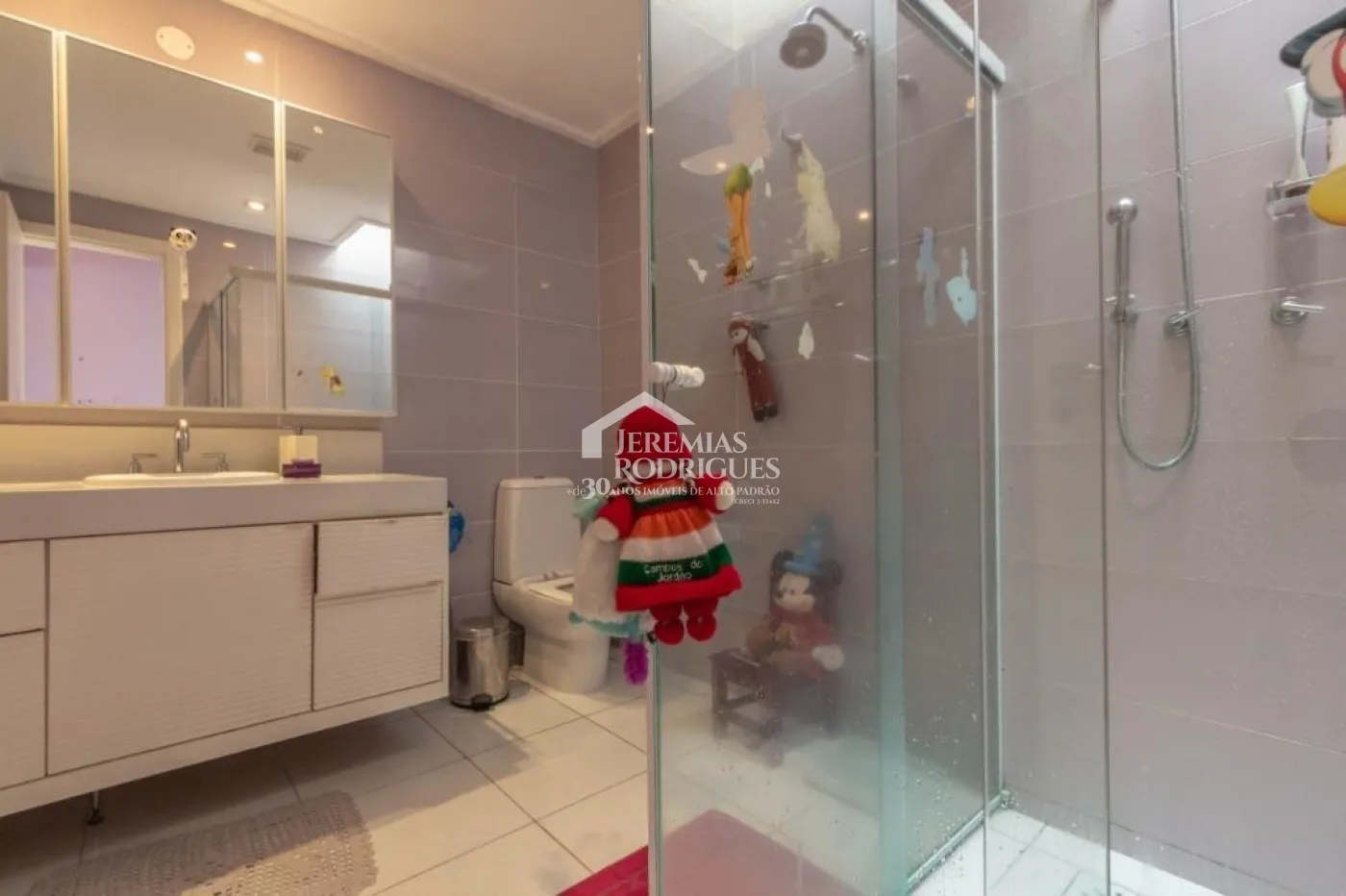 Casa para venda e locação com 4 suítes no Condomínio Chácaras Cataguá em Taubaté/SP