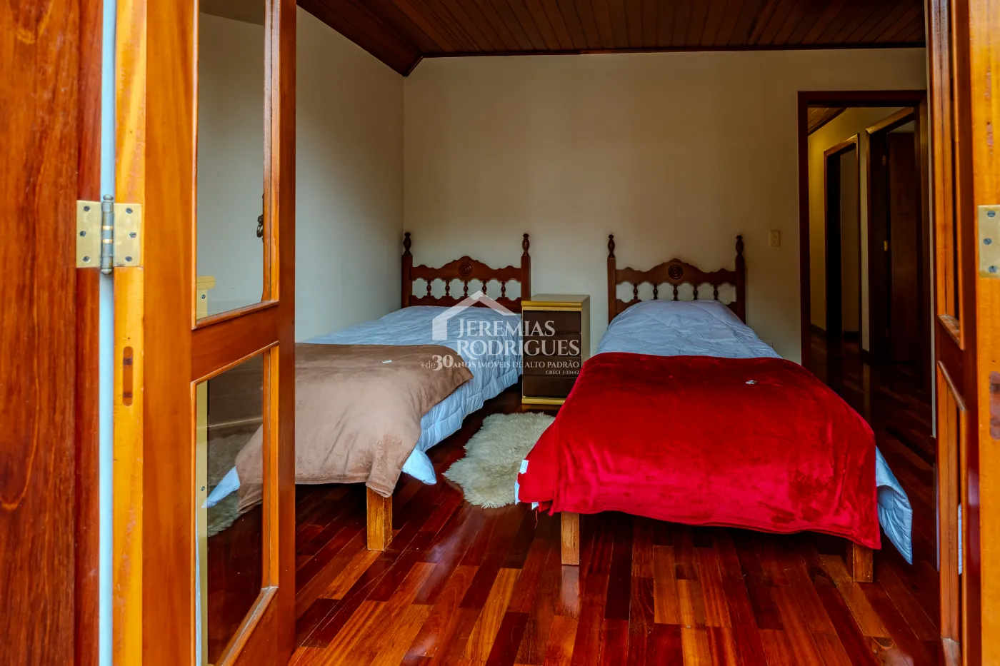 Apartamento à venda com 4 dormitórios, 295 m² no Edifício Solar Bela Vista em Campos do Jordão/SP
