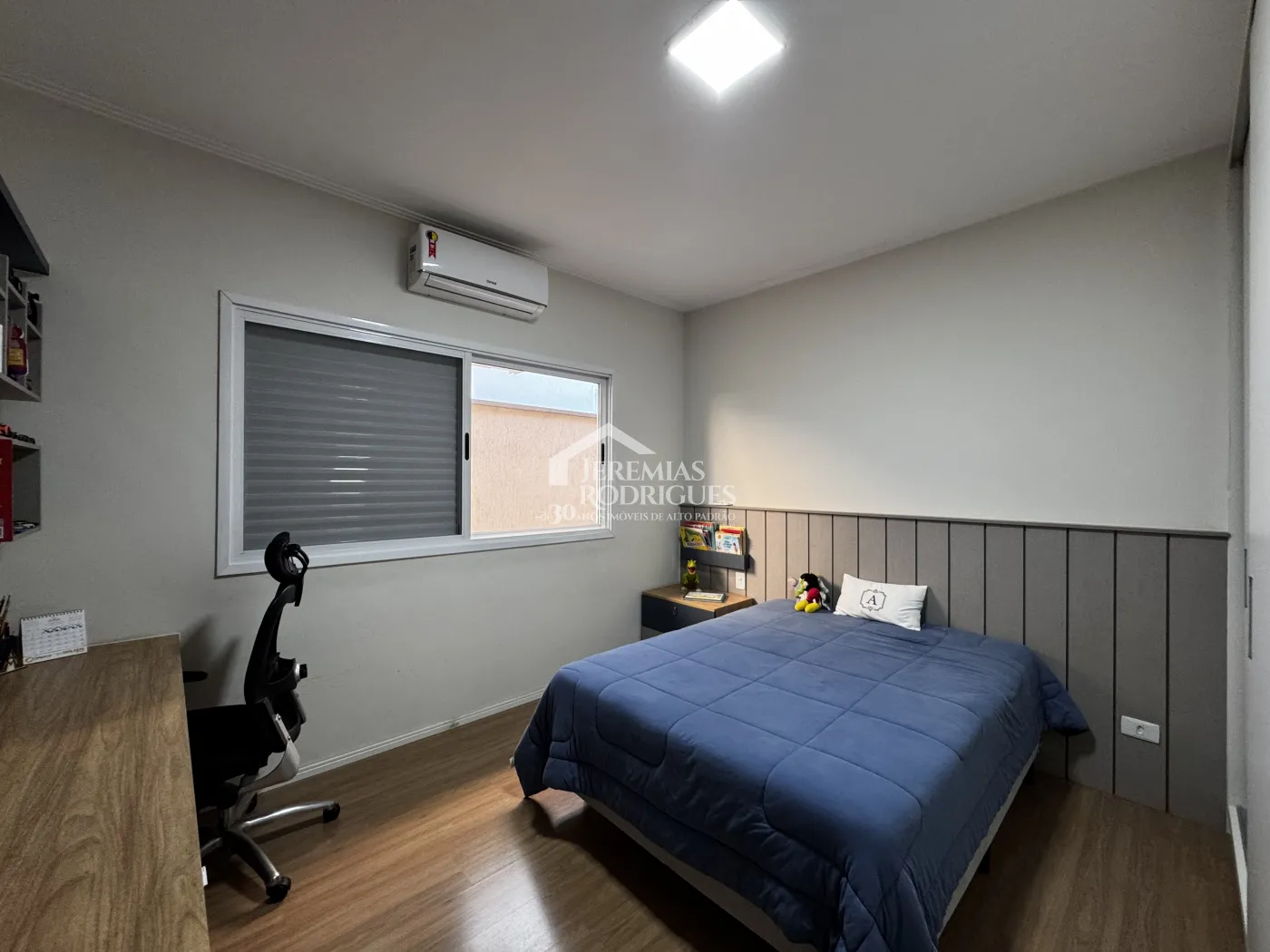 Casa à venda com 3 suítes no Condomínio Reserva dos Lagos em Pindamonhangaba/SP.