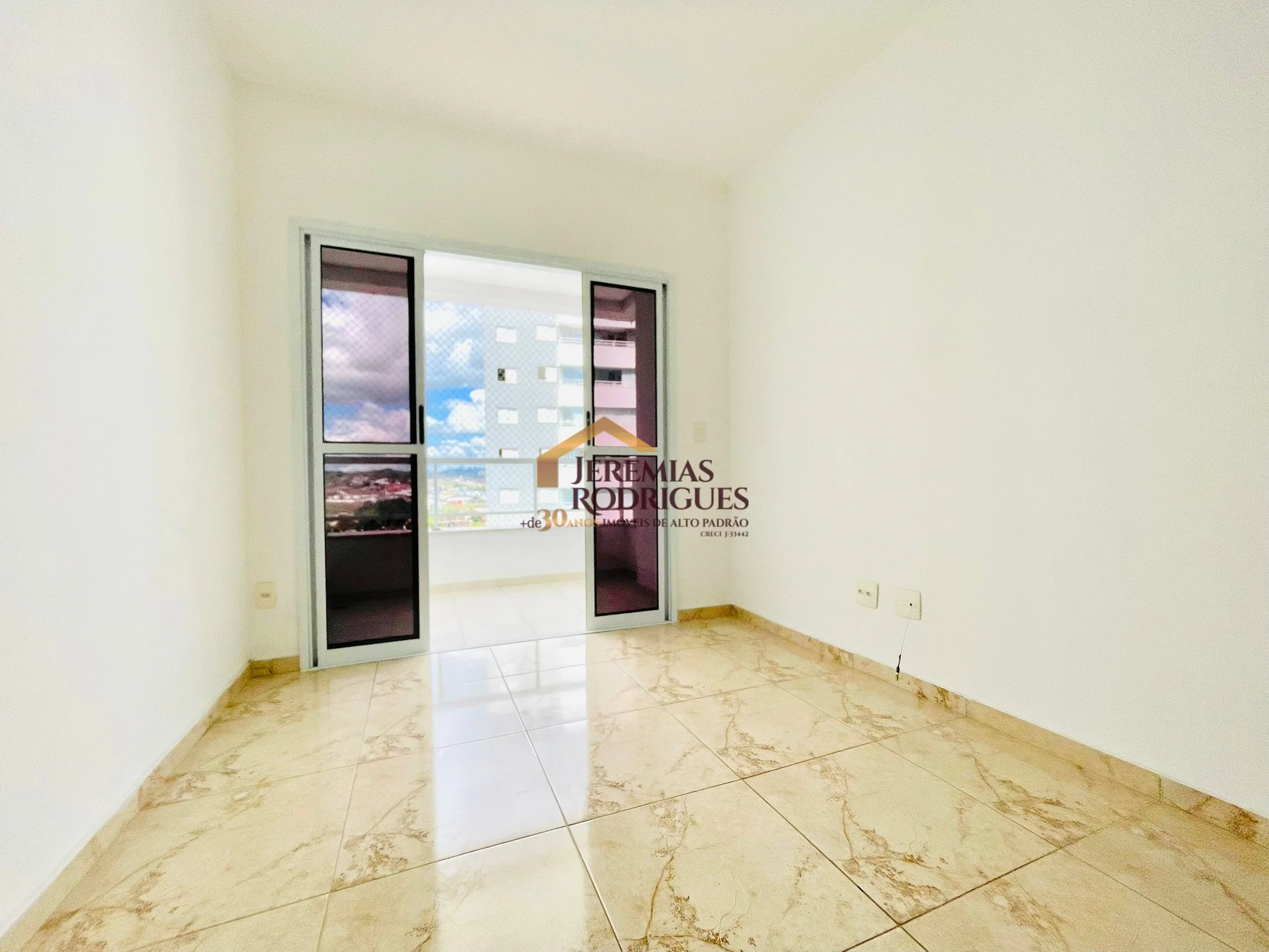 Apartamento para locação no Edifício Itacaré em Taubaté/SP.