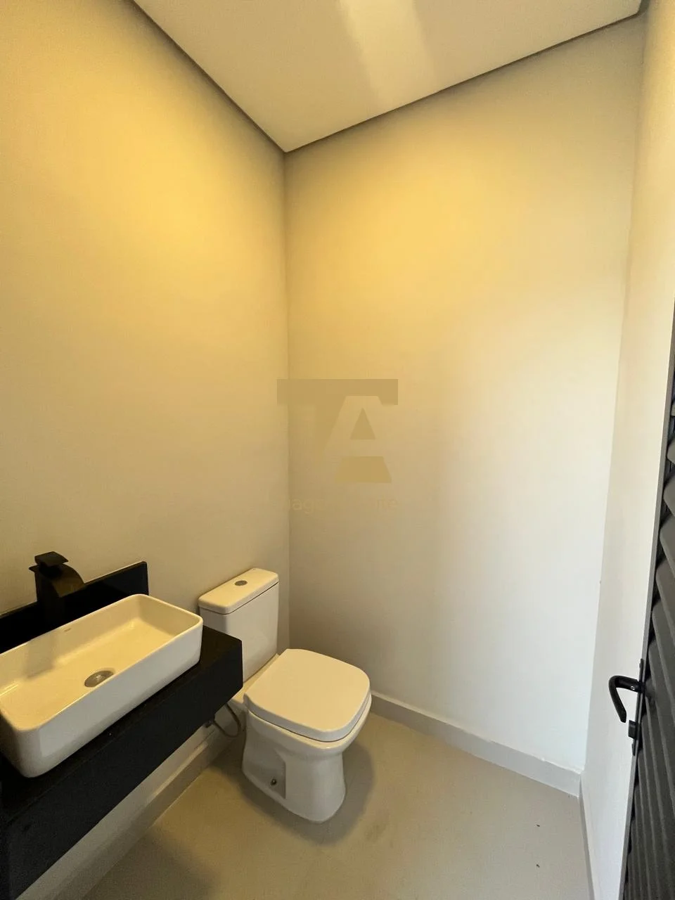 Casa Térrea com 3 Suítes e Fachada Contemporânea – Condomínio Pérola do Vale, Tremembé/SP