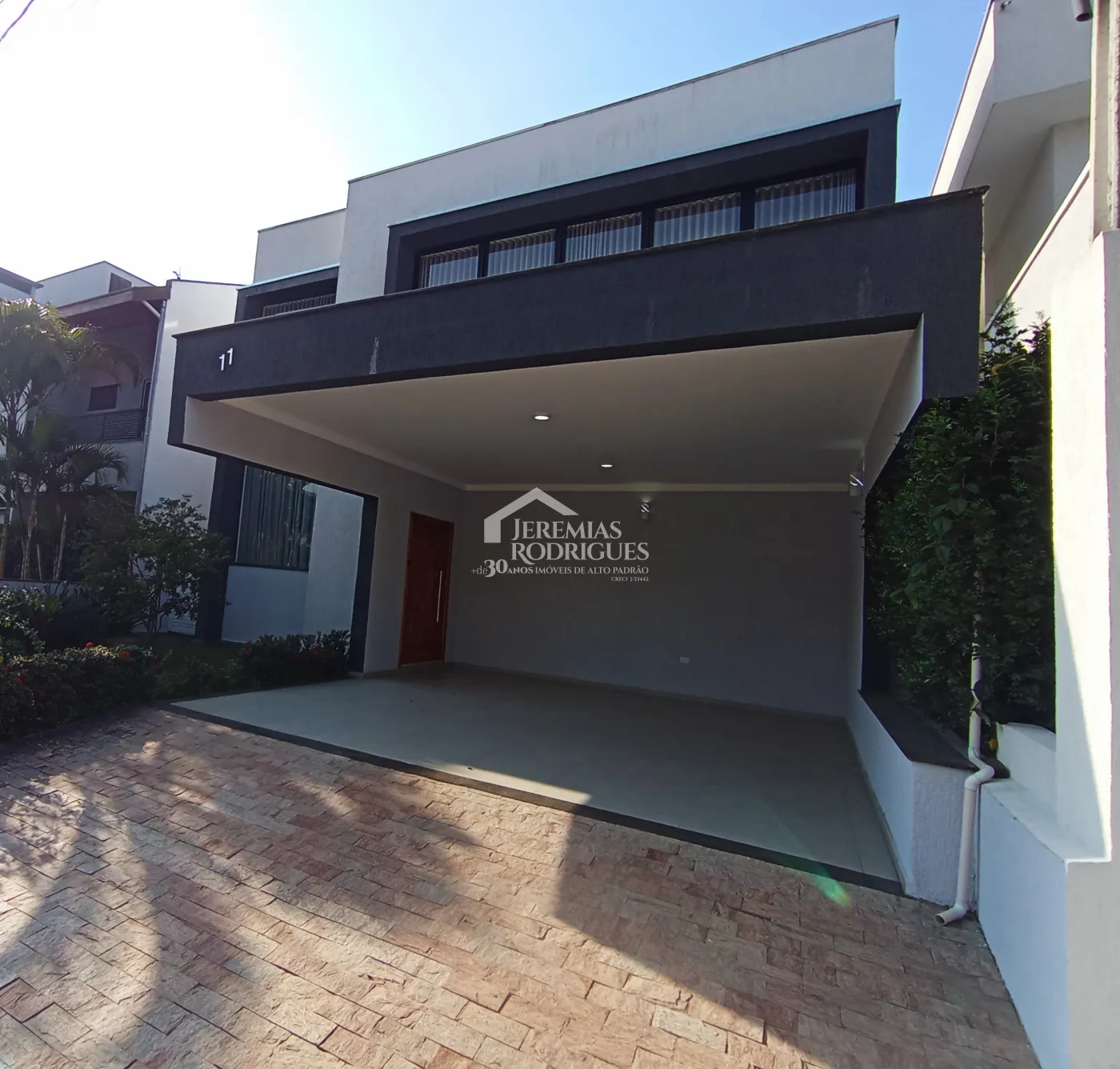 Casa para venda e locação com 3 dormitórios, no Condomínio Campos do Conde II em Tremembé/SP.