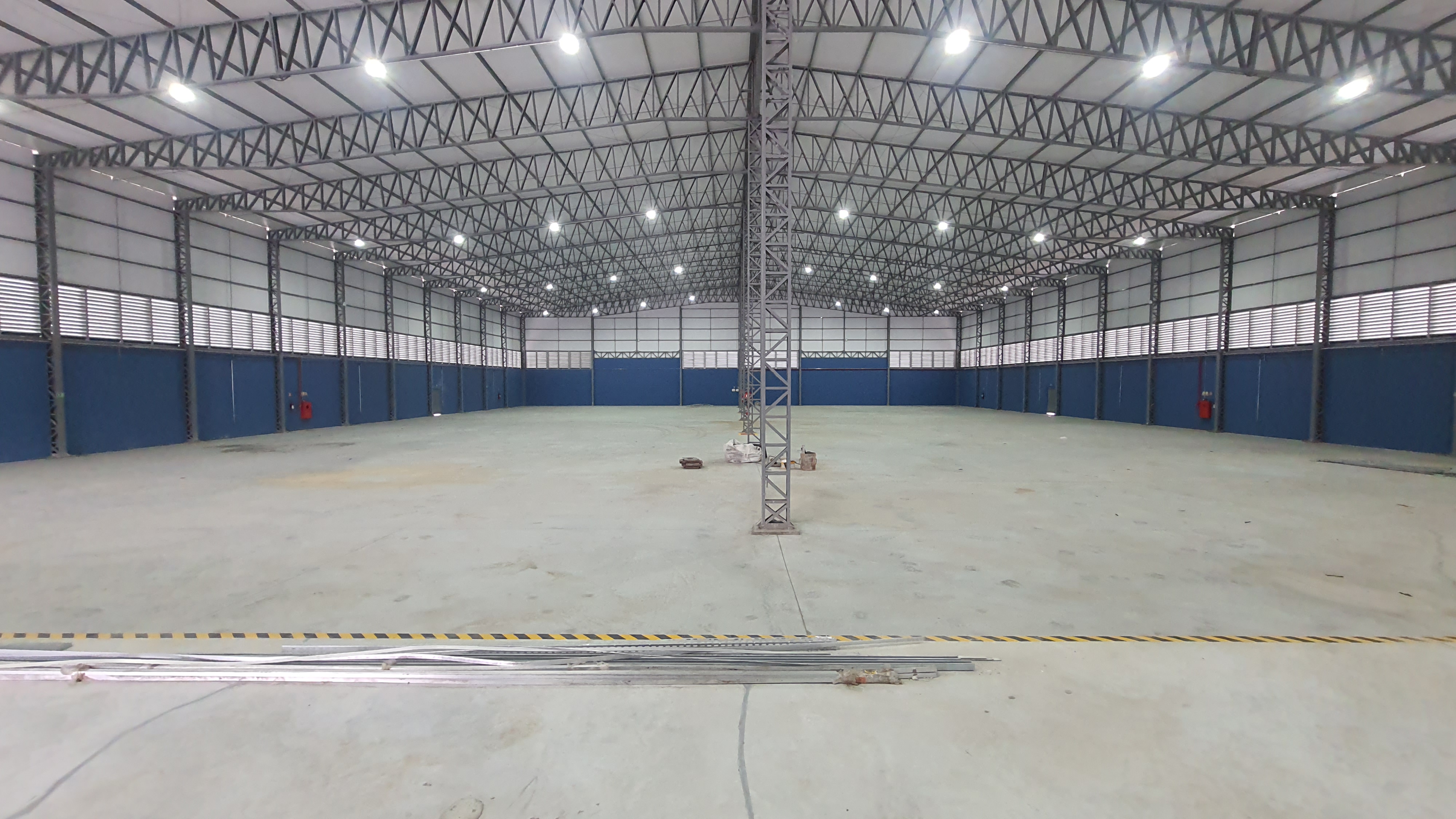 Galpão para locação com 3.900 m² no bairro Santa Luzia, na rodovia pres. Dutra em Caçapava/SP.  