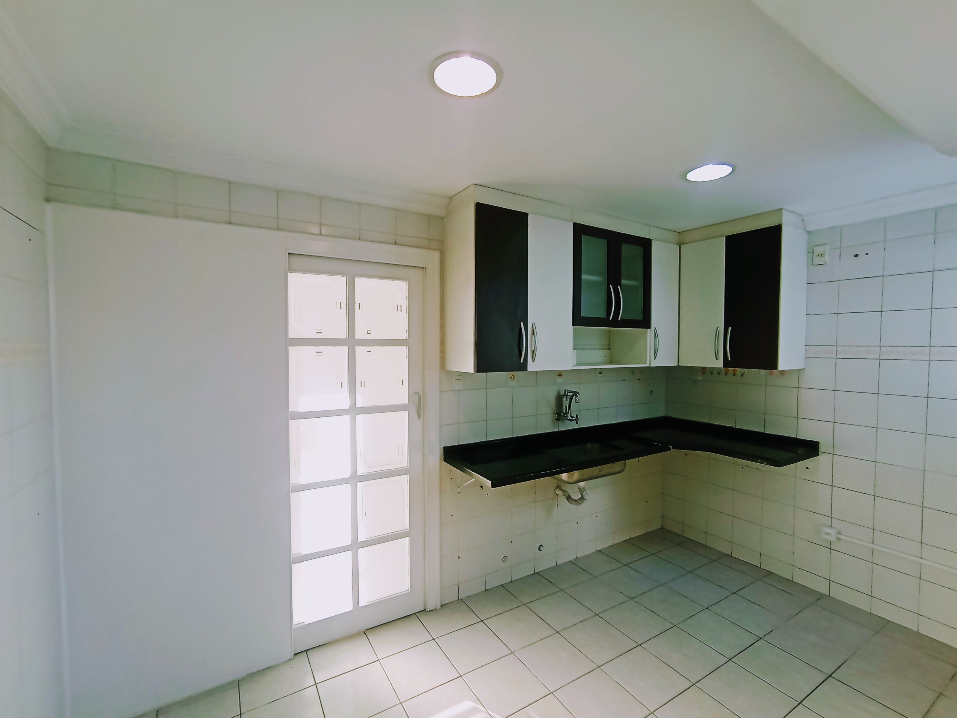 Cobertura à venda com 3 dormitórios, 125 m² no Edifício Michel Abud em Taubaté/SP.