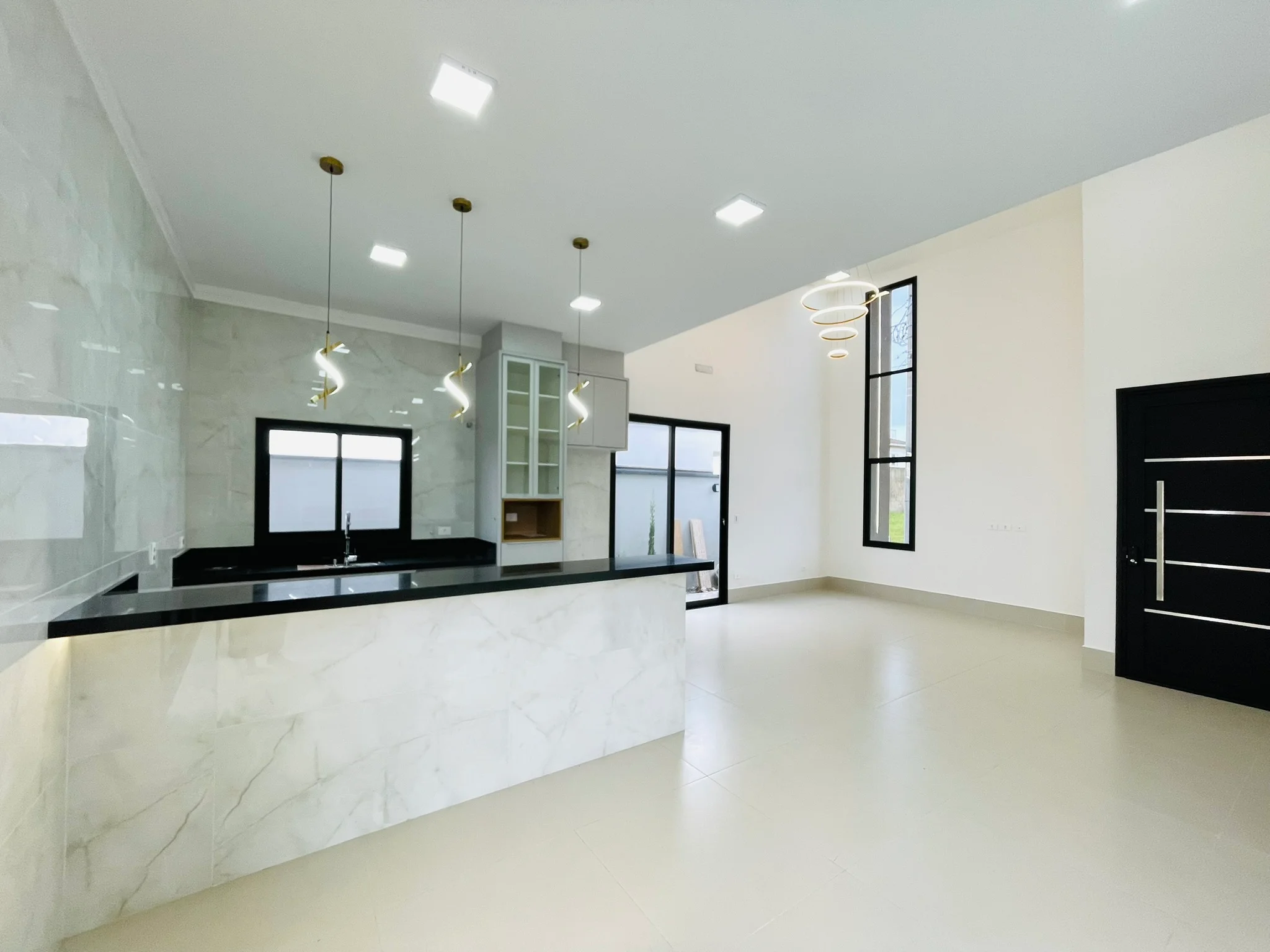 Casa à venda com 4 dormitórios no Condomínio Ouro Ville em Taubaté/SP.