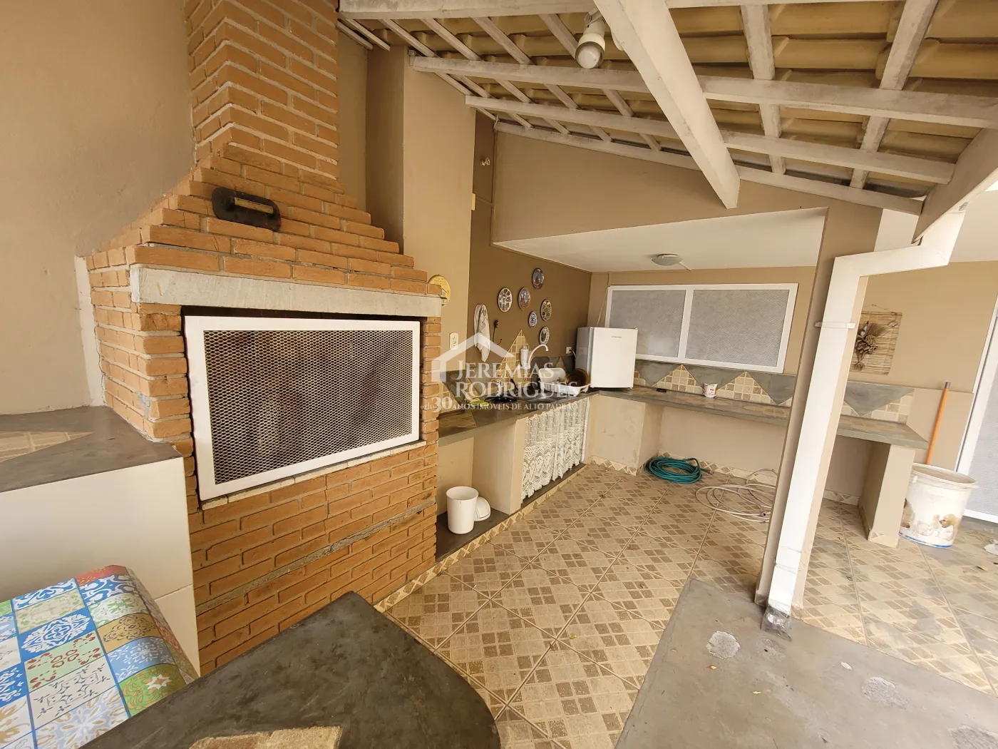 Casa à venda no Centro em Pindamonhangaba/SP.
