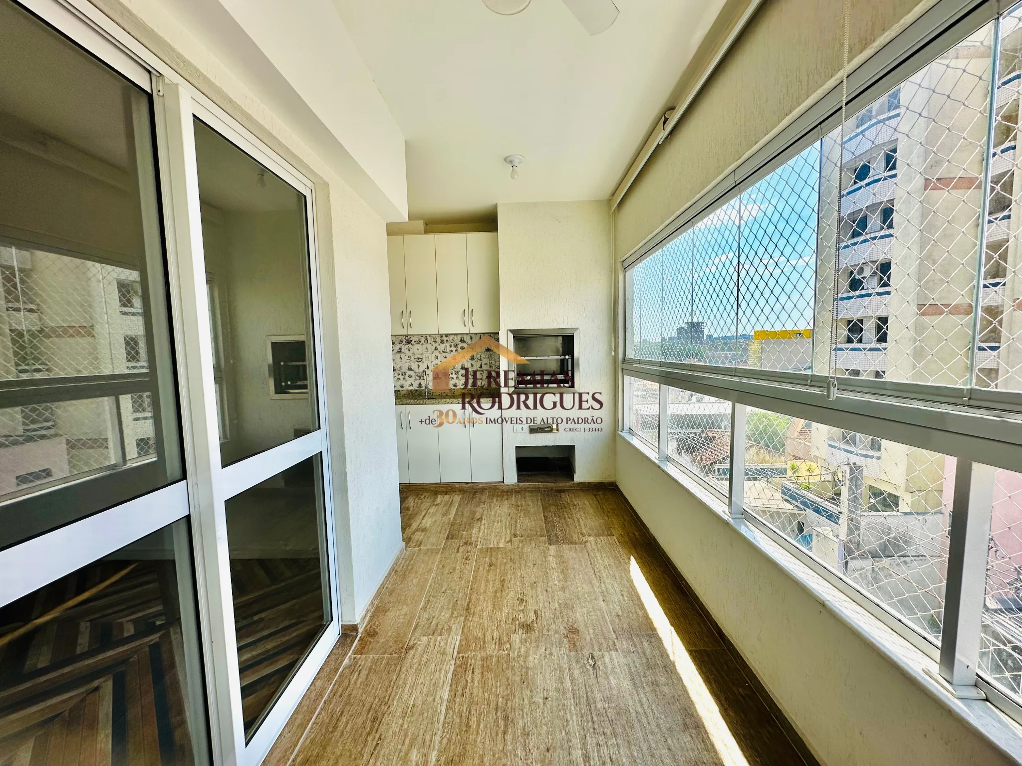 Apartamento para locação e venda no Edifício Solar Vicente Giffoni em Taubaté/SP.