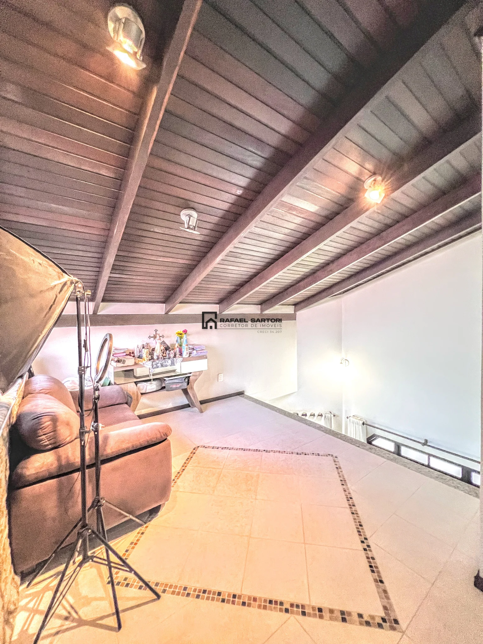 CASA COM AMPLO TERRENO BAIRRO NOVA BRASILIA 