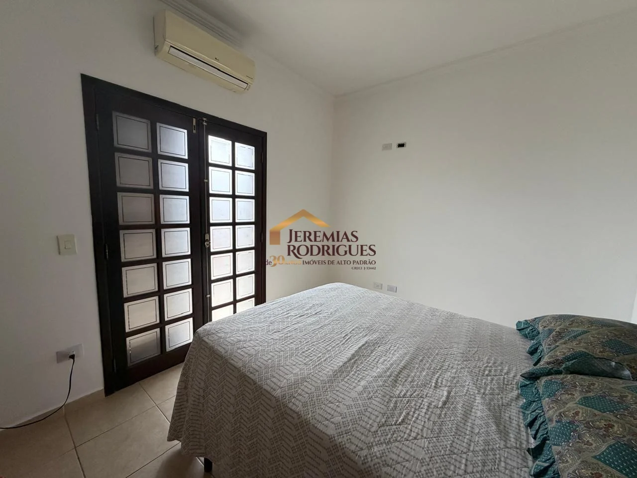 Casa à venda no Condomínio Real Ville em Pindamonhangaba/SP.