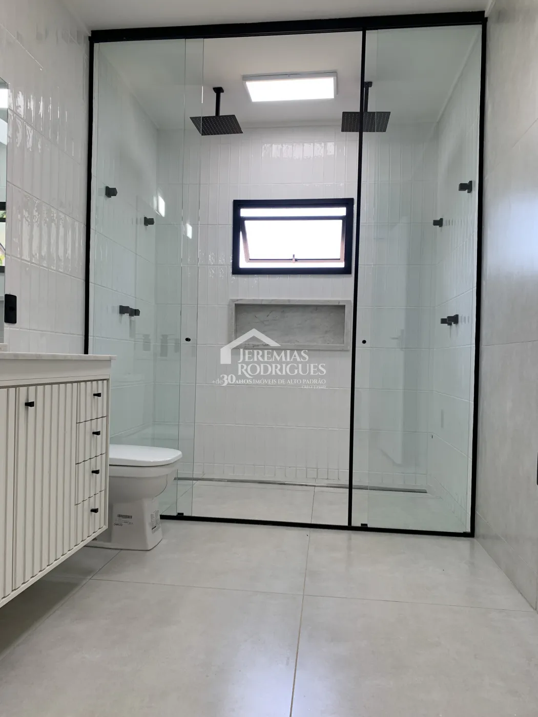 Casa à venda com 4 suítes no Condomínio Altos do Cataguá em Taubaté/SP