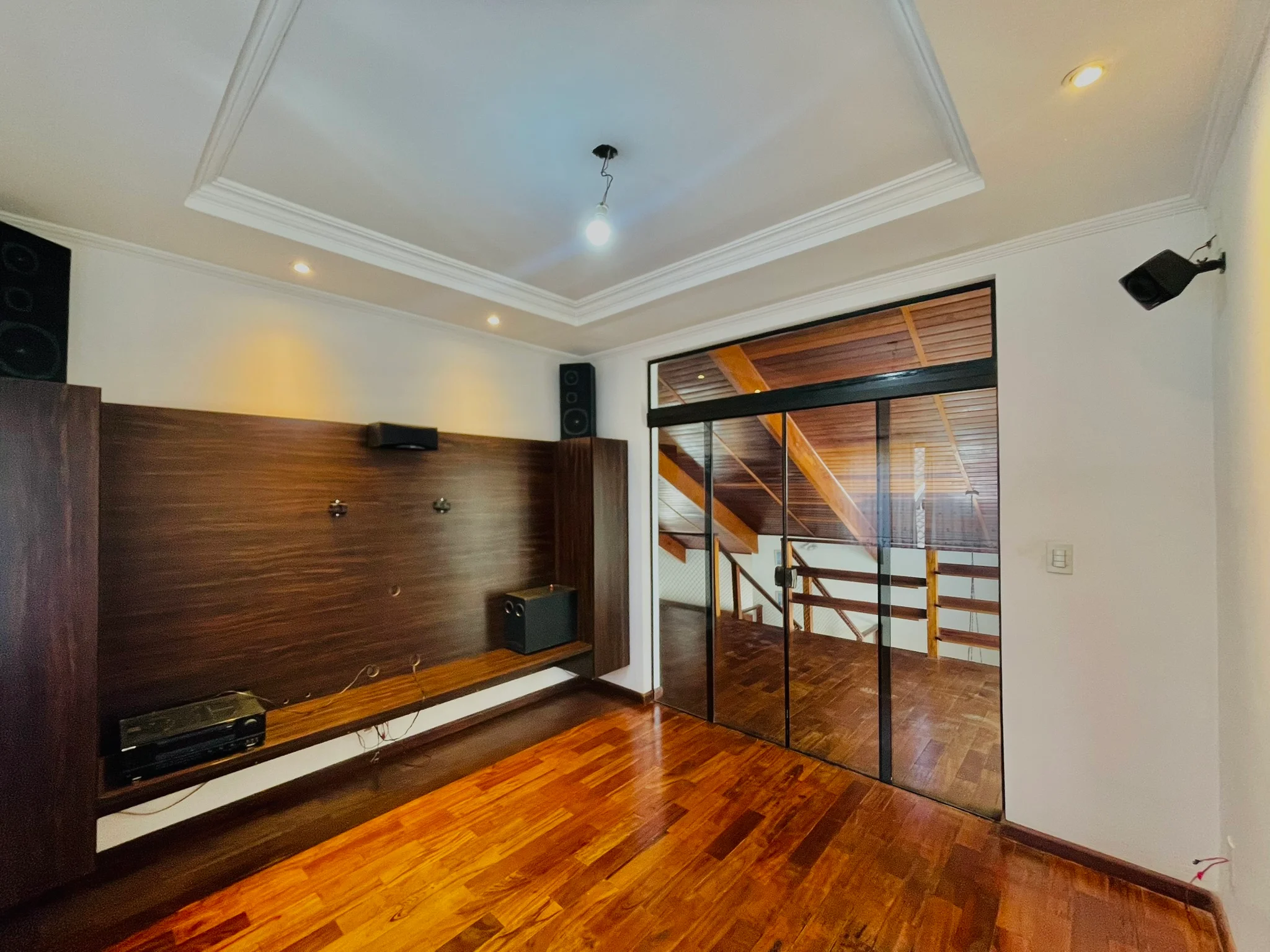 Casa à venda com 4 dormitórios no Condomínio Real Ville em Pindamonhangaba/SP. 