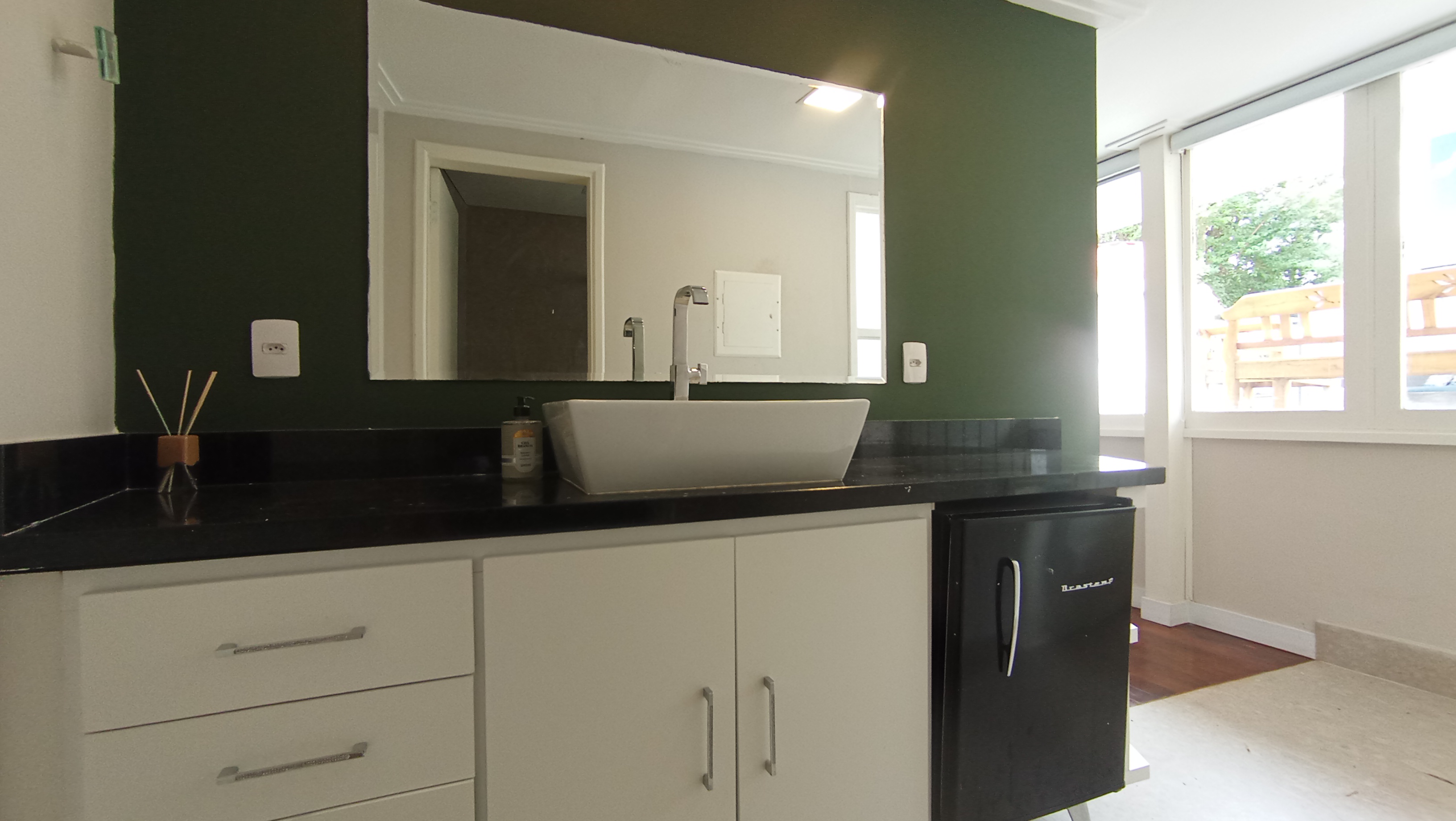 Casa à venda com 3 dormitórios no Condomínio Portal do Sol em Tremembé/SP.