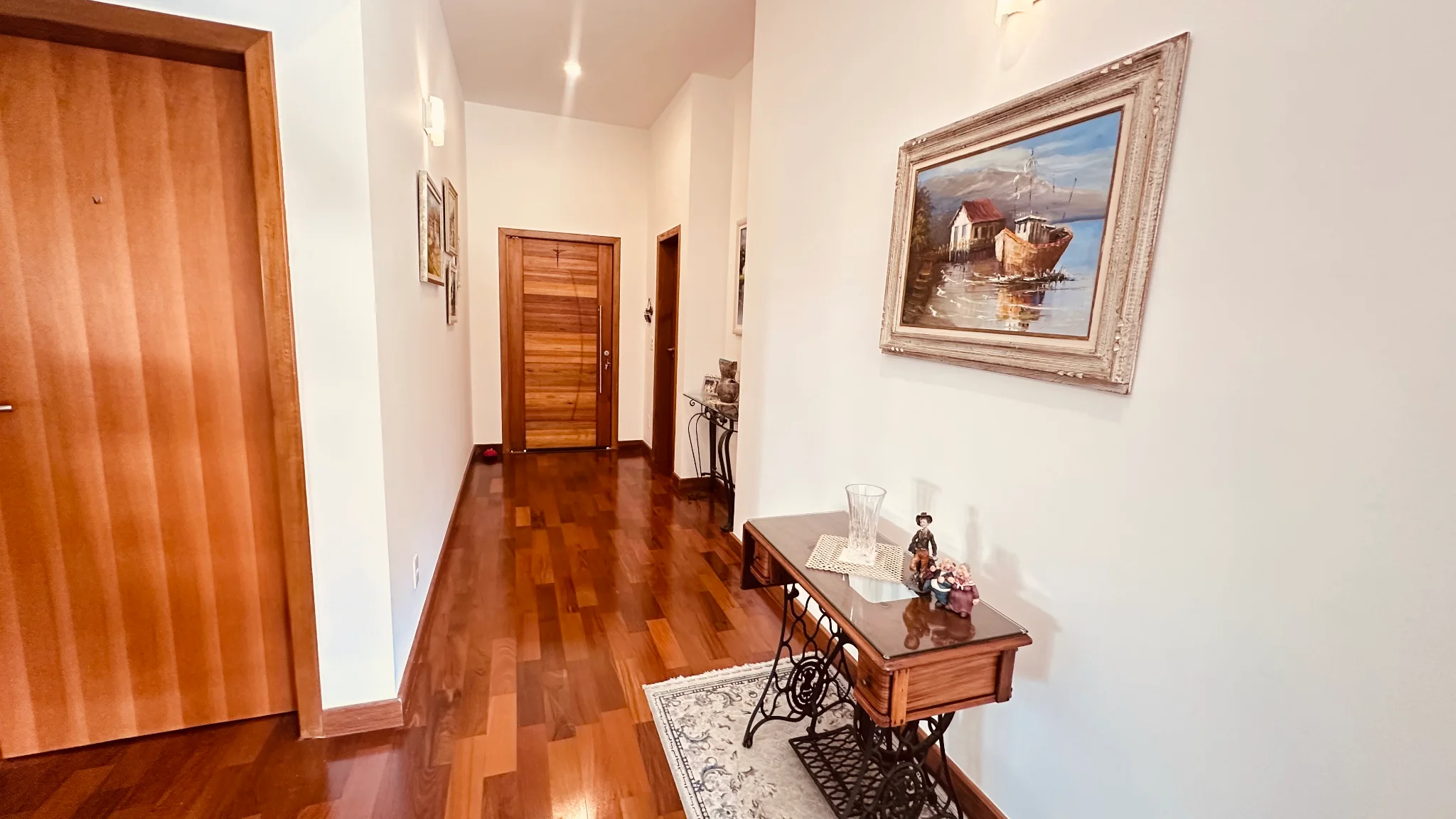 Casa à venda com 3 suítes no Condomínio Village Paineiras em Pindamonhangaba/SP.