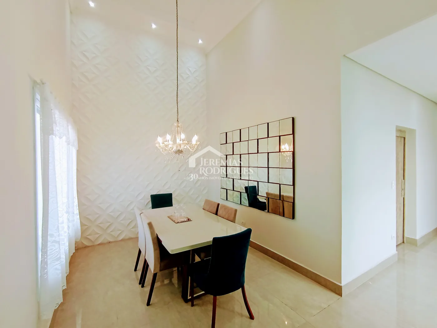 Casa para venda com 3 dormitórios no Condomínio Residencial Tecoara em Taubaté/SP