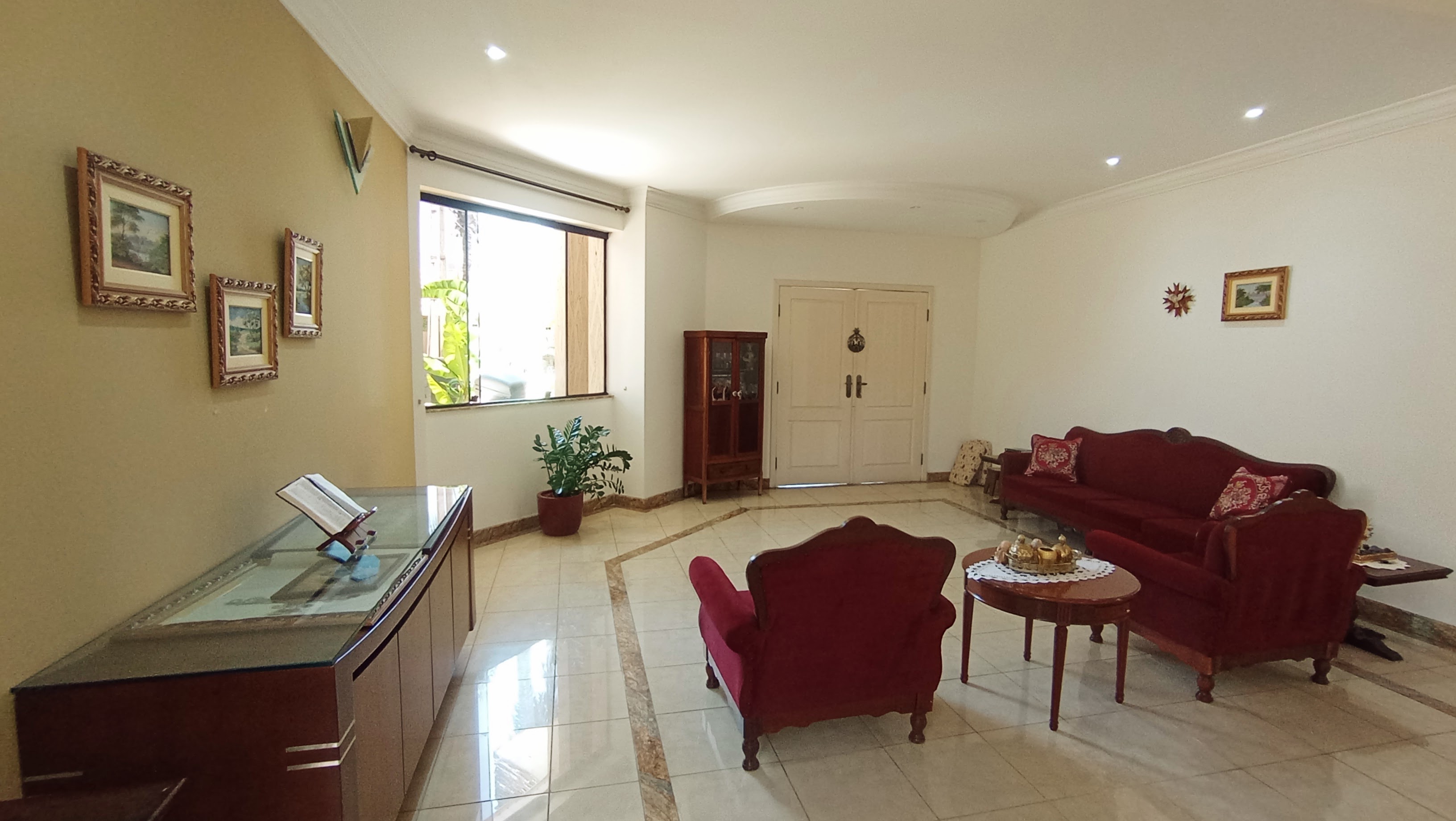 Casa à venda com 4 dormitórios no Condomínio Taubaté Village em Taubaté/SP.