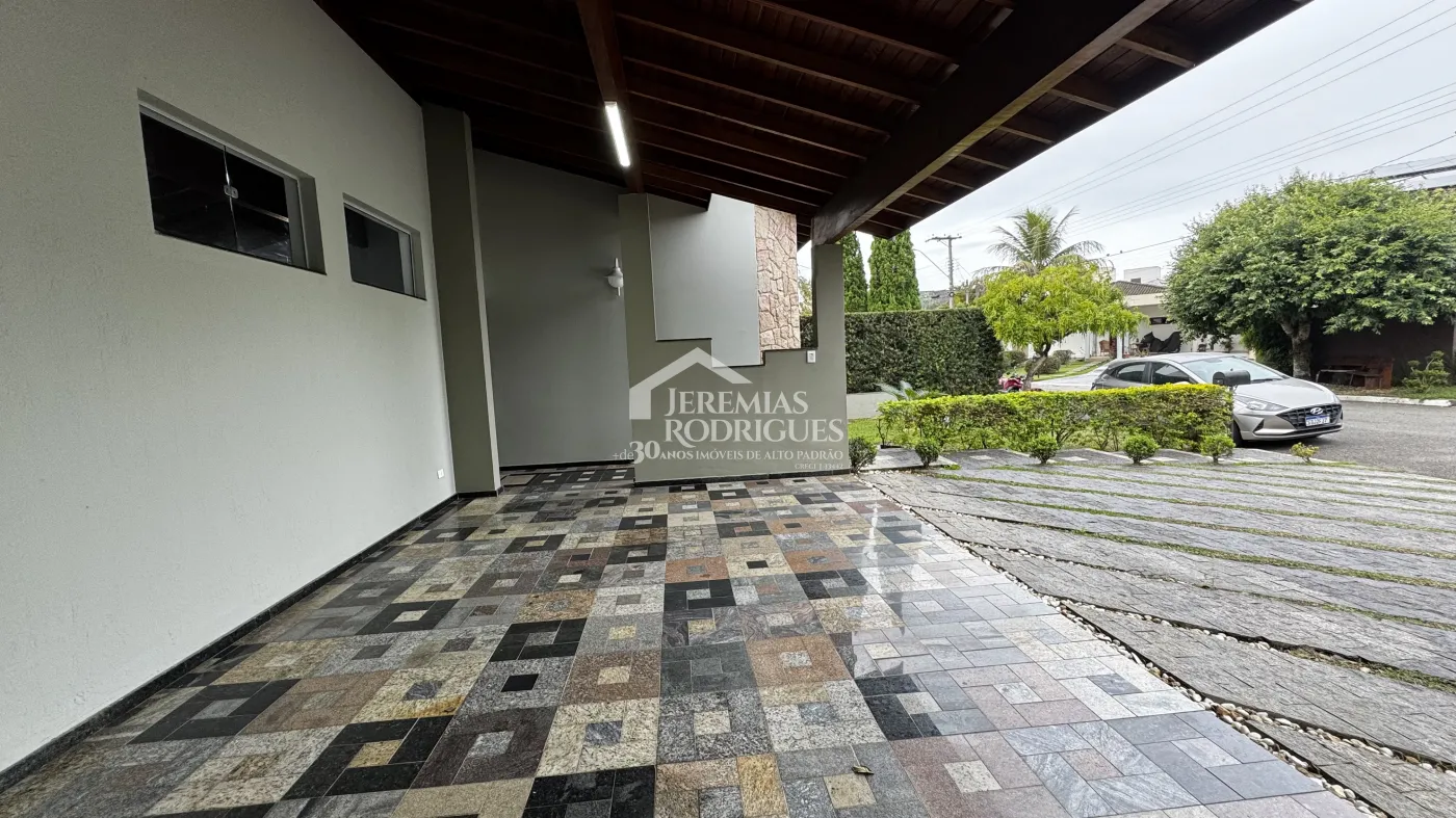 Casa à venda com 5 dormitórios no Condomínio Real Ville em Pindamonhangaba/SP