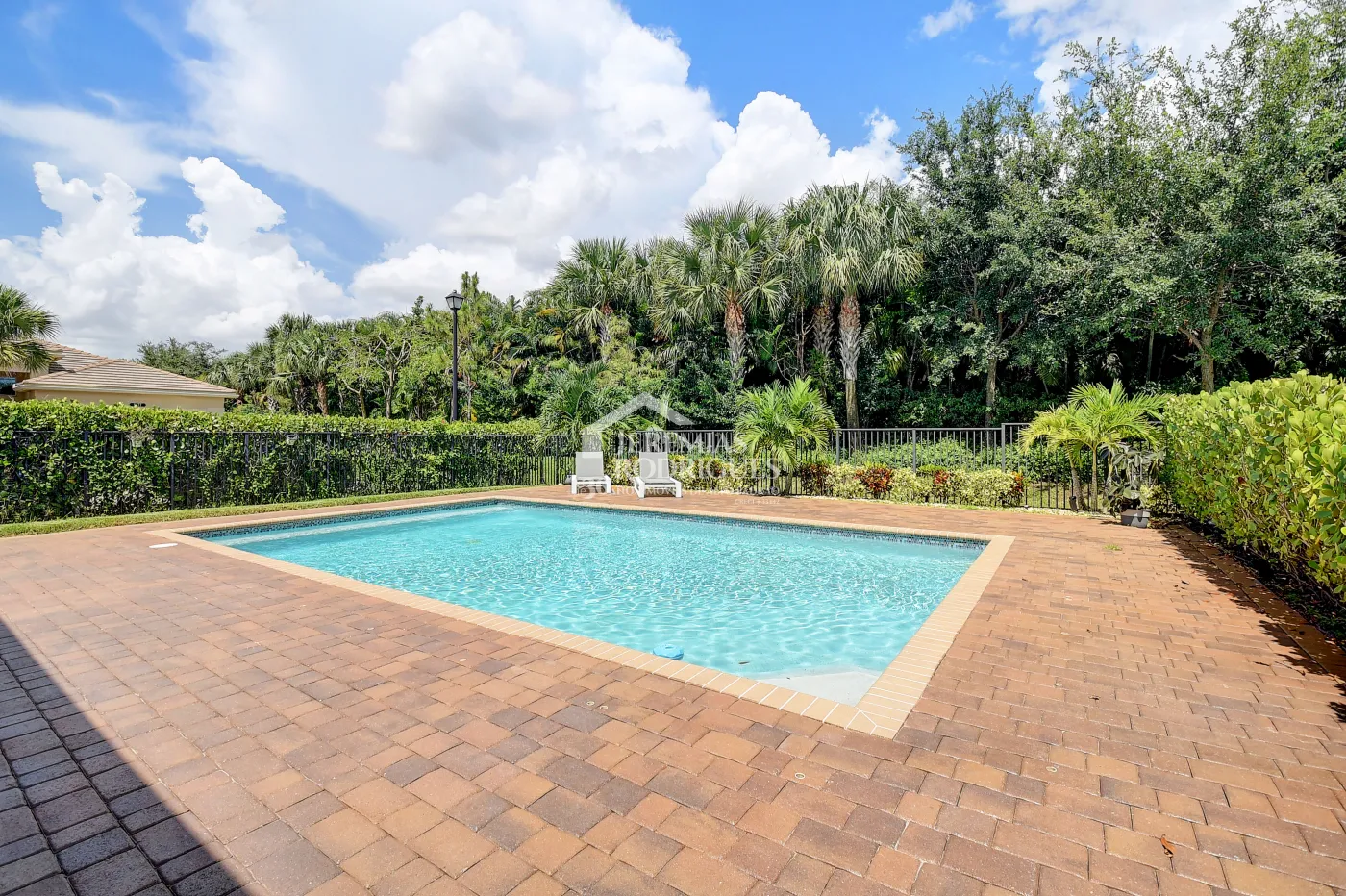 Casa com 4 dormitórios - Condomínio Dakota - Miami/ Flórida