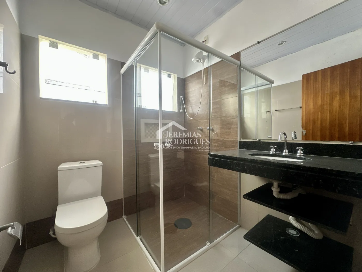 Casa para venda e locação com 4 dormitórios no Condomínio Alto dos Pinheiros em Taubaté/SP.