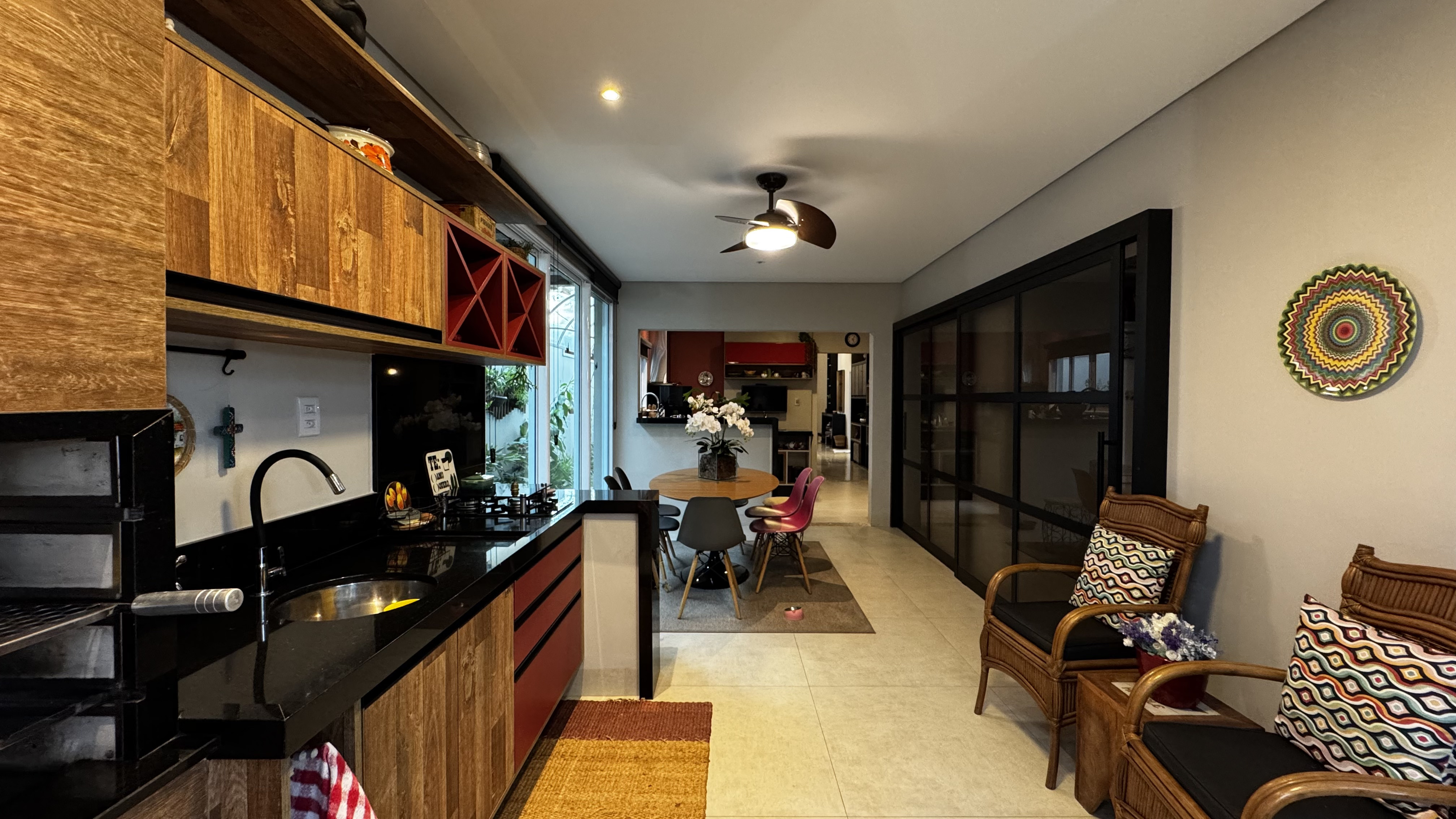 Casa à venda com 3 suítes no Condomínio Reserva dos Lagos em Pindamonhangaba/SP.