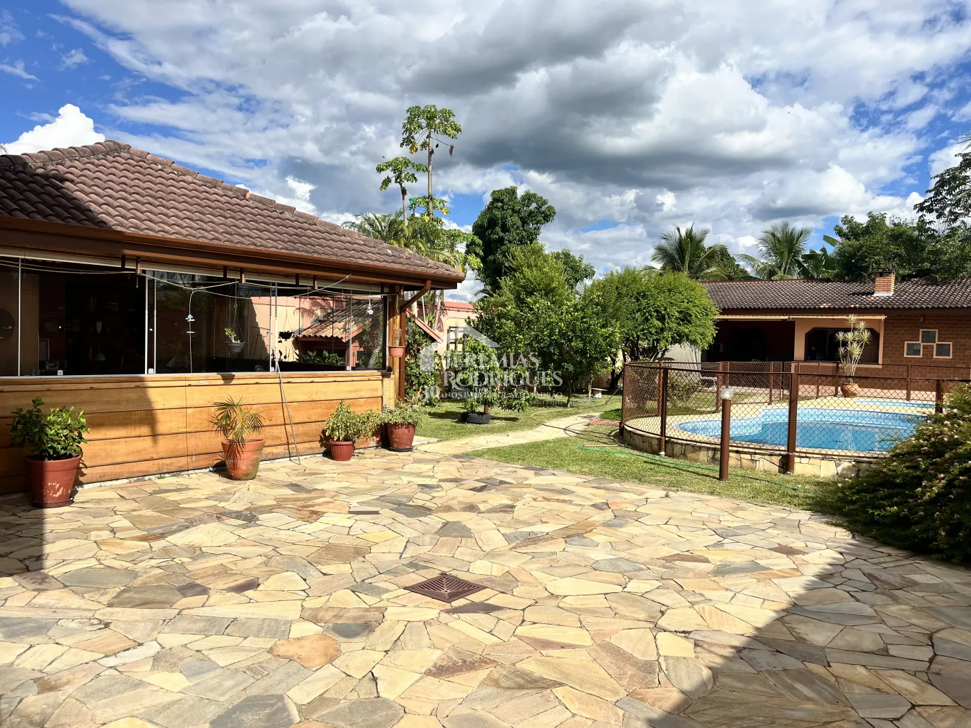 Sobrado com 3 dormitórios, 825 m2 - Residencial Doutor Lessa em Pindamonhangaba/SP