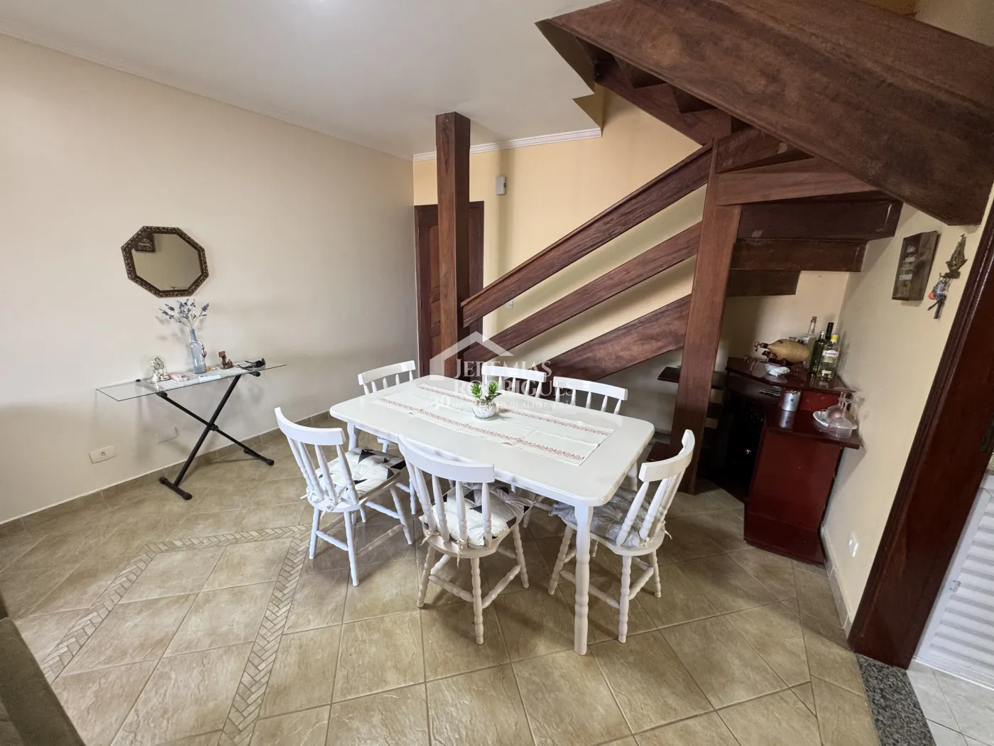 Apartamento à venda com 3 dormitórios, 239 m² no Edifício Pontal da Roca em Ubatuba/SP.