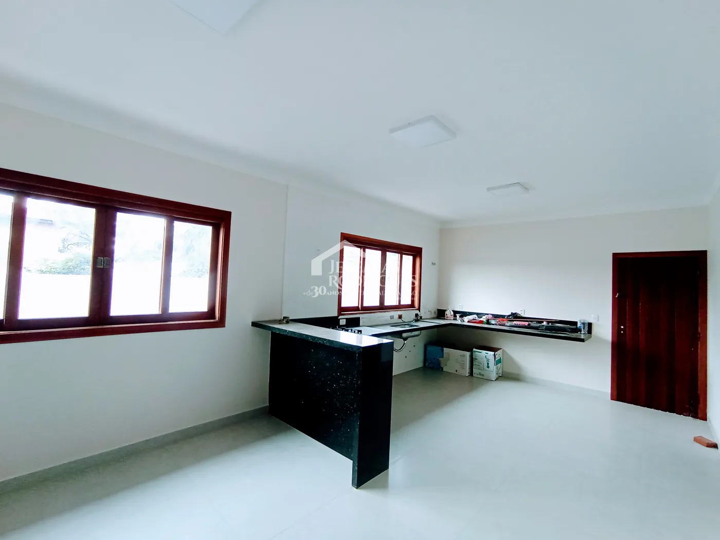 Casa à venda com 4 dormitórios no Condomínio Chácaras Cataguá em Taubaté/SP