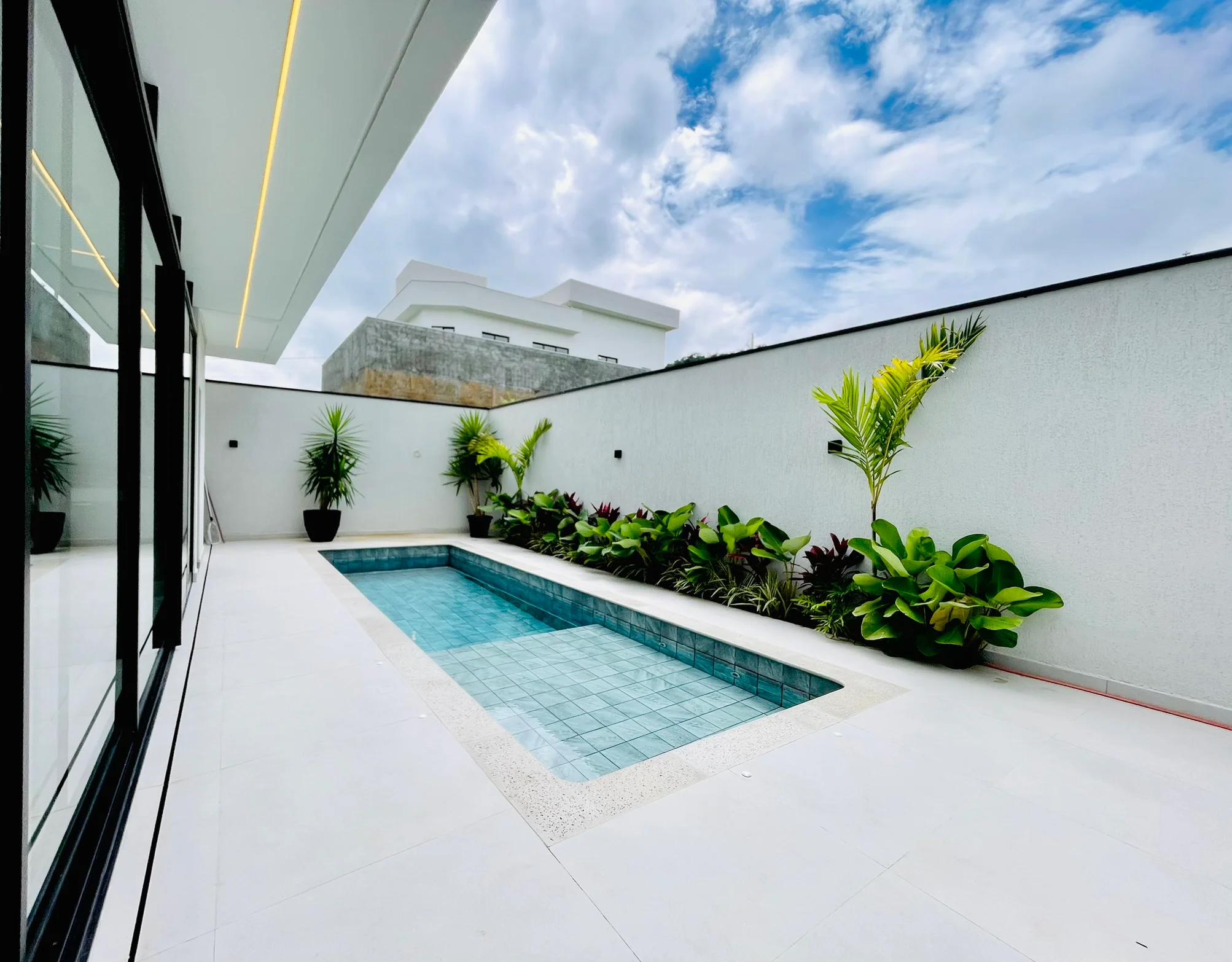 Casa à venda com 4 dormitórios no Condomínio Cyrela Landscape em Taubaté/SP. 