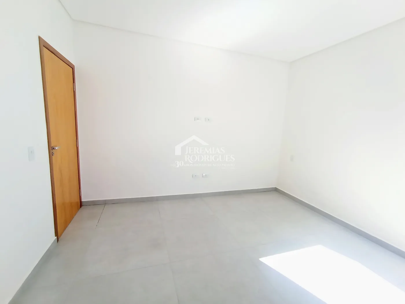 Casa à venda com 3 suítes no Condomínio Campos do Conde II em Tremembé/SP.