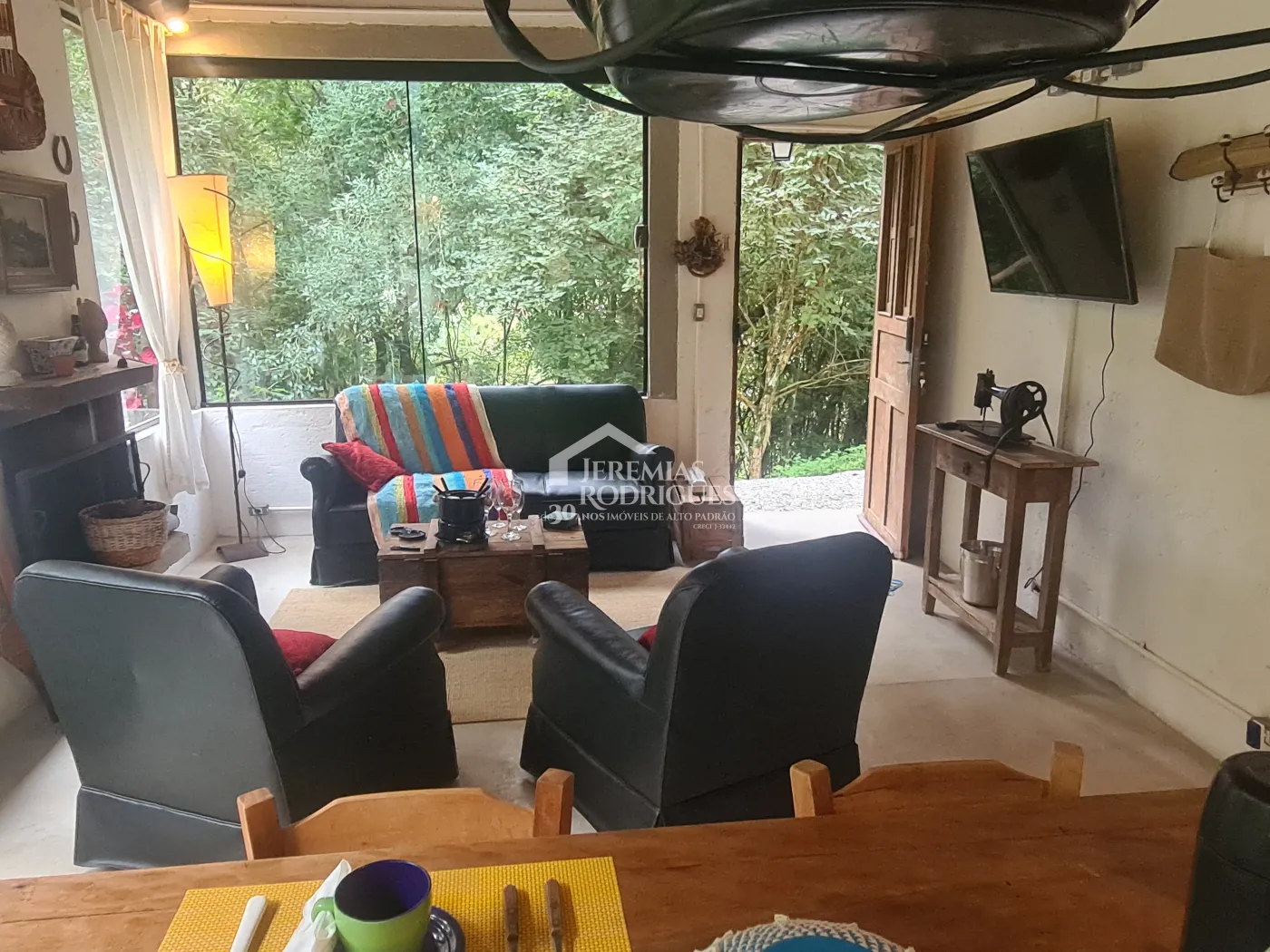 Chácara à venda com 400 m² no bairro Santa Cruz em Santo Antônio do Pinhal/SP.