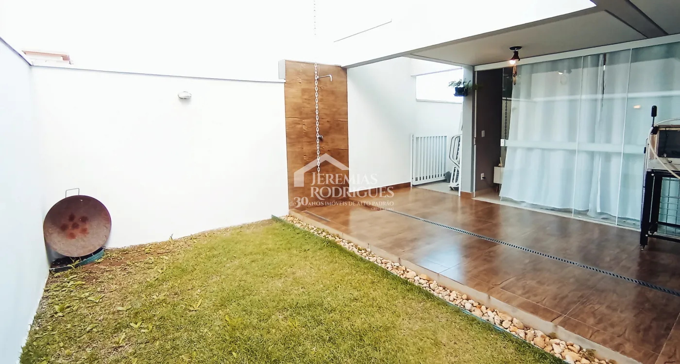 Casa à venda com 3 suítes no Condomínio Moema Ville em Pindamonhangaba/SP.