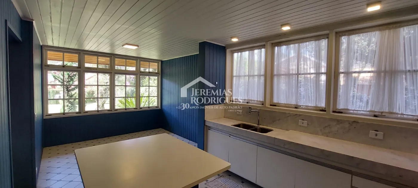 Casa com 3 dormitórios no Bairro Capivari - Campos do Jordão/SP