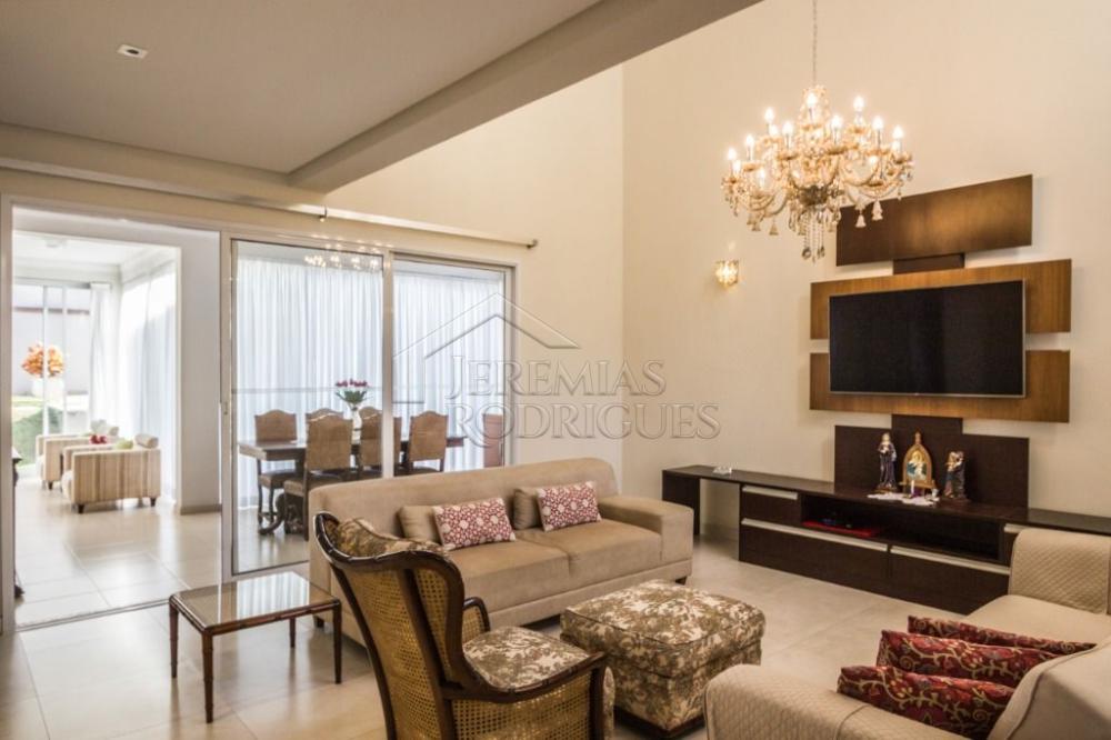 Casa à venda no Condomínio Colonial Village I em Pindamonhangaba/SP