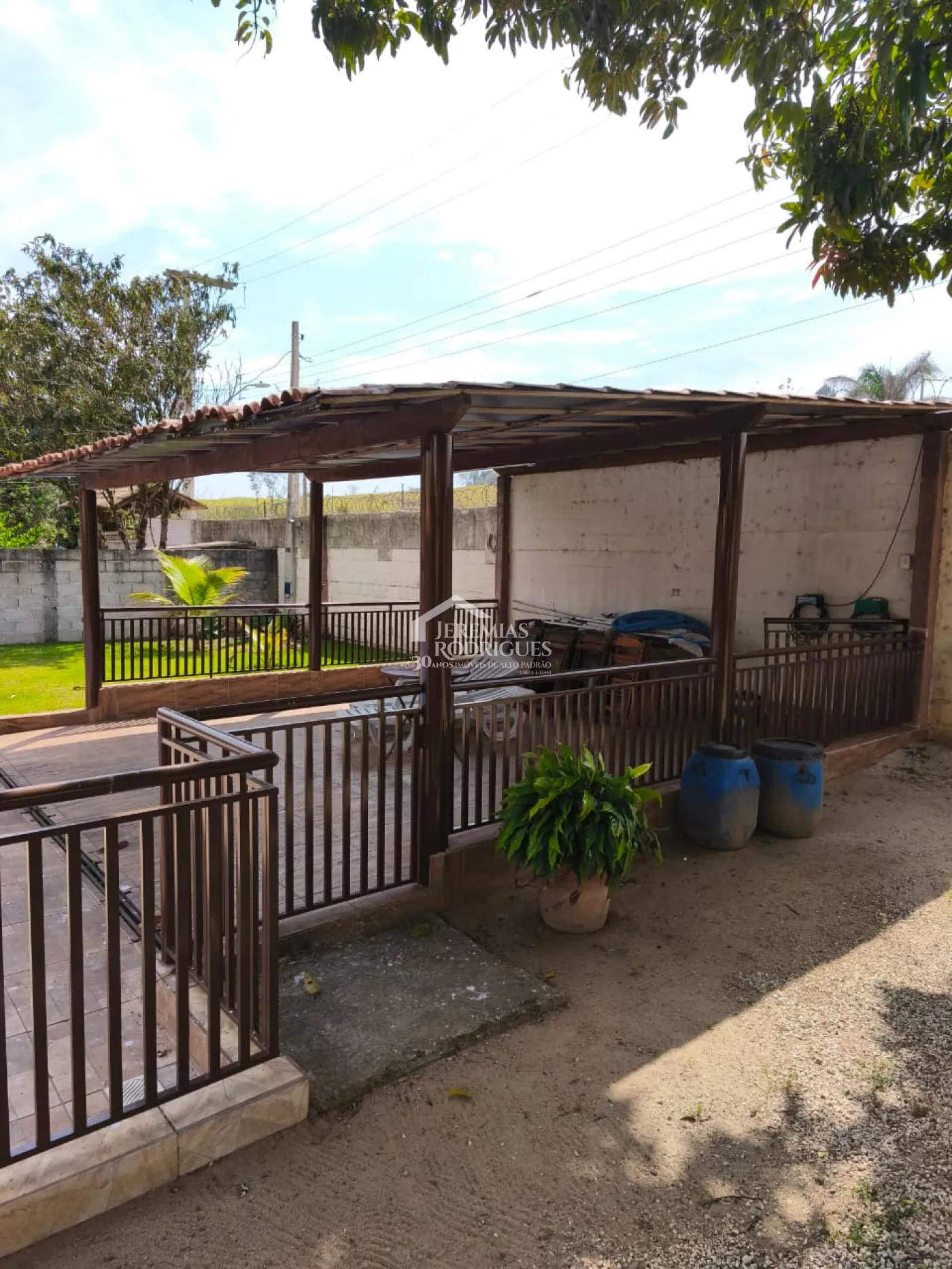 Chácara à venda com 5 dormitórios no bairro do Barreiro em Taubaté/SP.