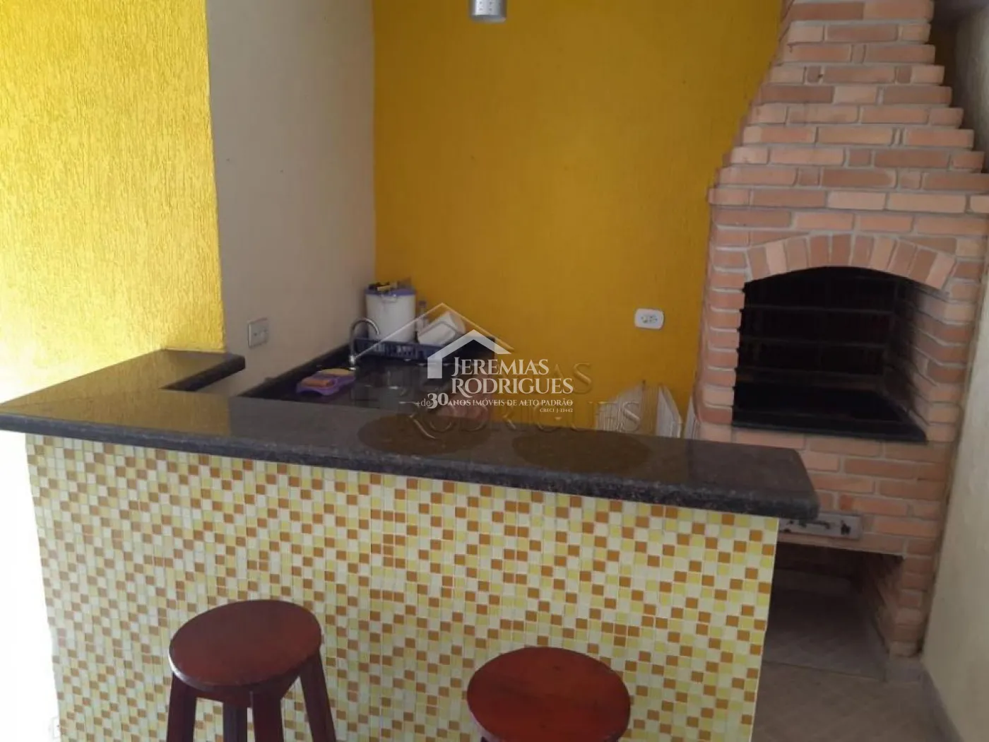 Casa à venda com 3 dormitórios no Condomínio Jatobá em Tremembé/SP.
