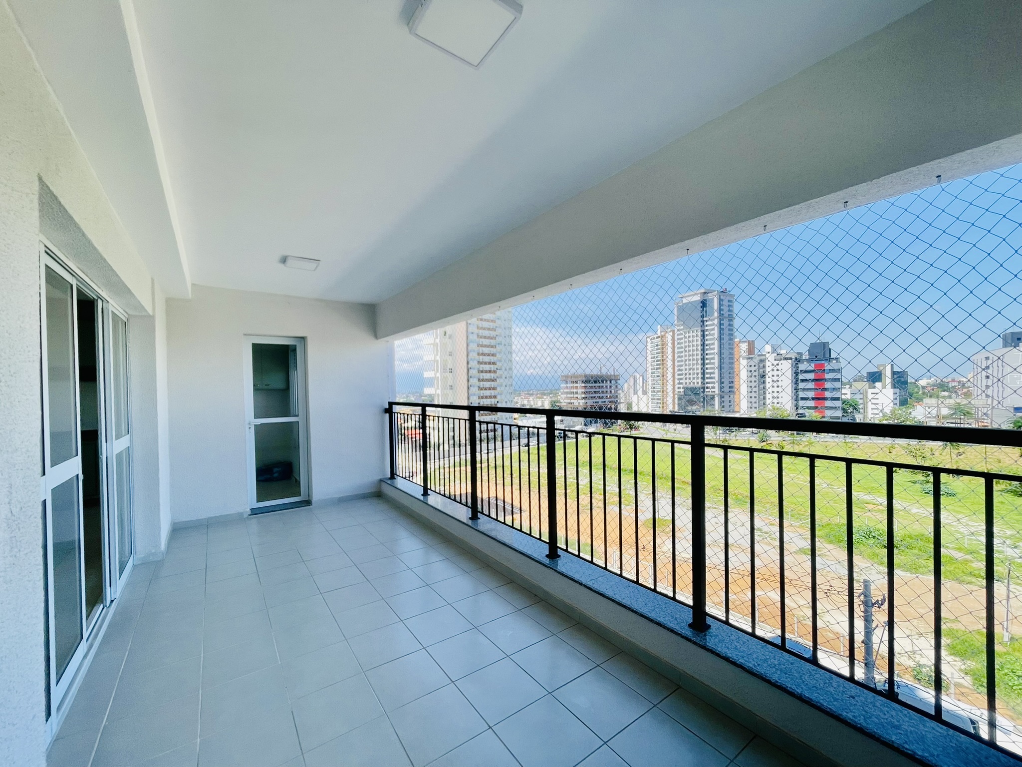 Apartamento à venda com 2 dormitórios, 108 m² no Condomínio Syrah Residence em Taubaté/SP.