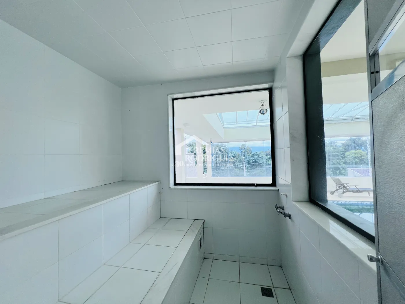 Casa com 8 dormitórios, 900 m² - Condomínio Portal da Serra - Taubaté/SP