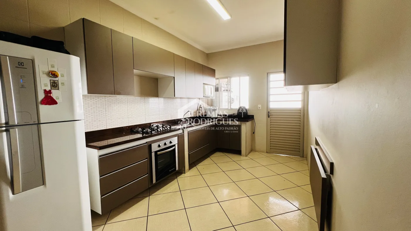 Casa com 3 dormitórios, 198 m² - Alto São Pedro - Taubaté/SP.