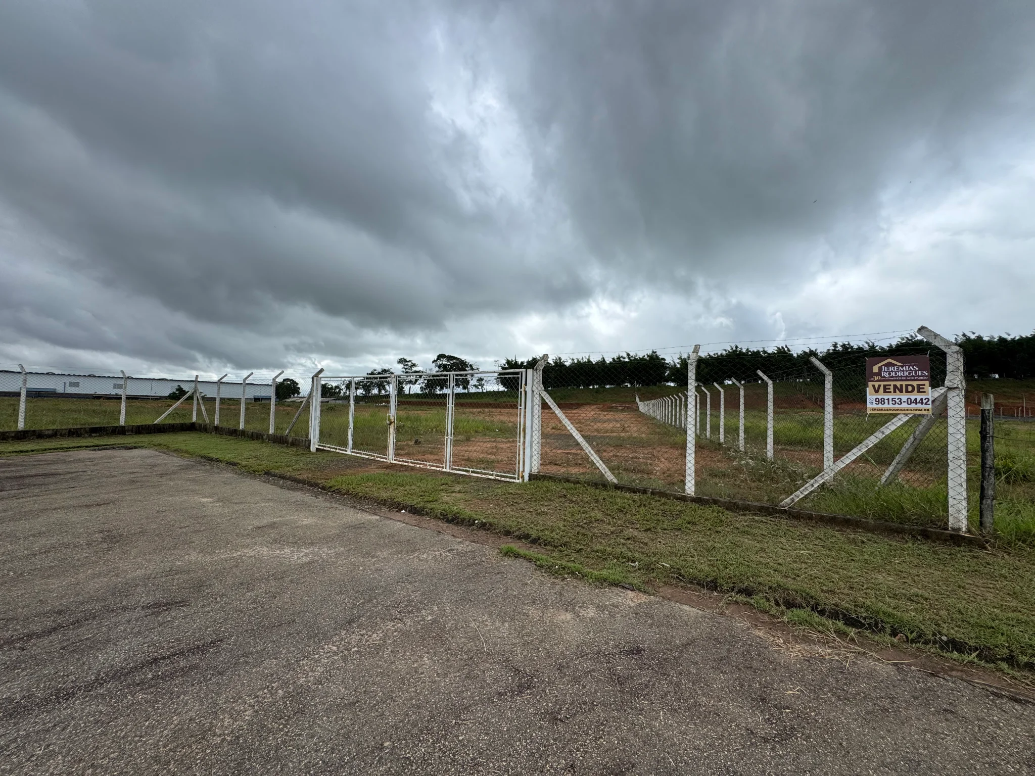 Área à venda com 20.000 m² no bairro Distrito Industrial em Pindamonhangaba/SP.