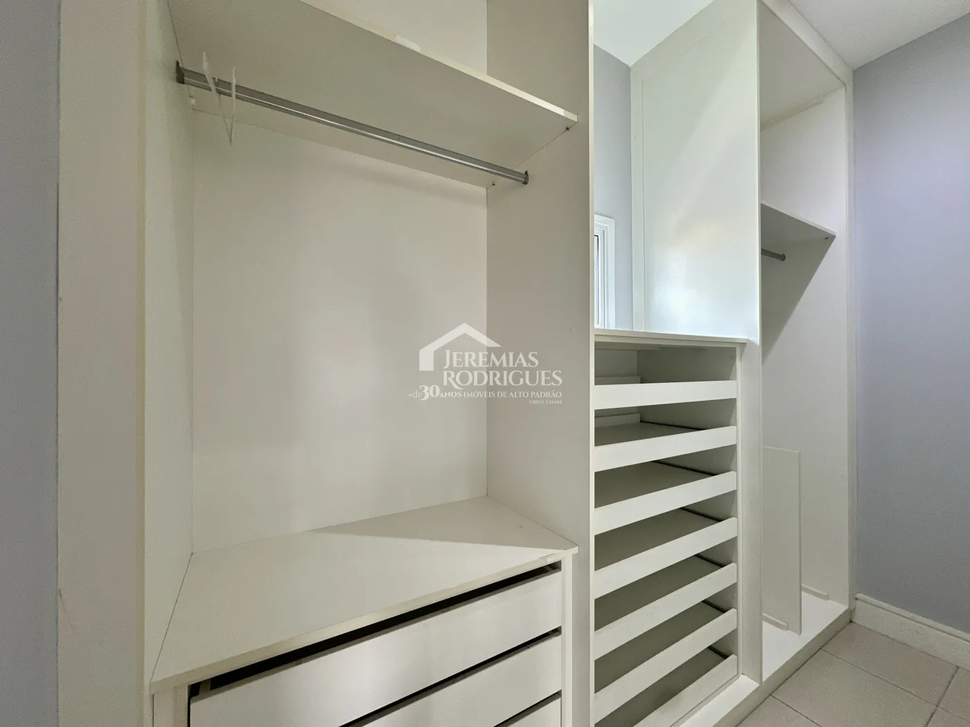 Sobrado com 3 dormitórios, 302 m2 - Condomínio Campos do Conde II - Tremembé/SP.