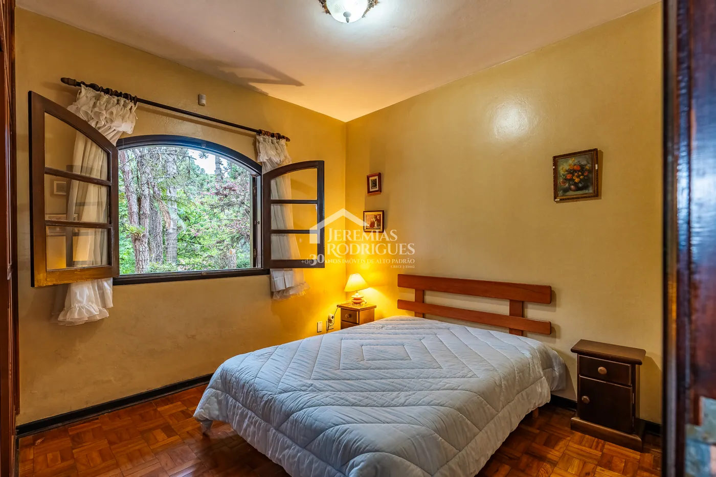 Casa com 7 dormitórios, 924 m² - Recanto das Araucárias - Campos do Jordão/SP