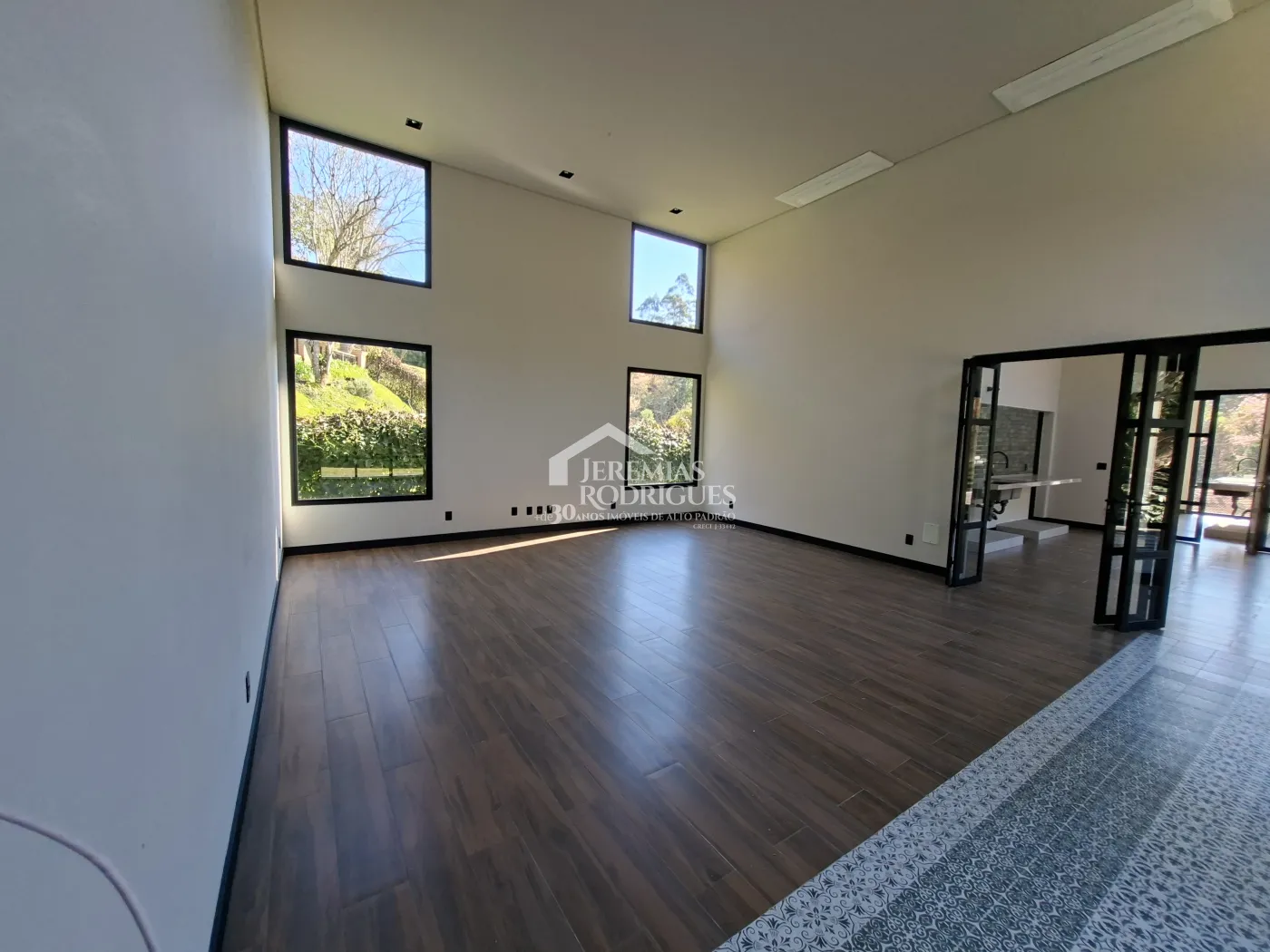 Casa à venda com 4 dormitórios, no Condomínio Parque da Mantiqueira em Santo Antônio do Pinhal/SP.