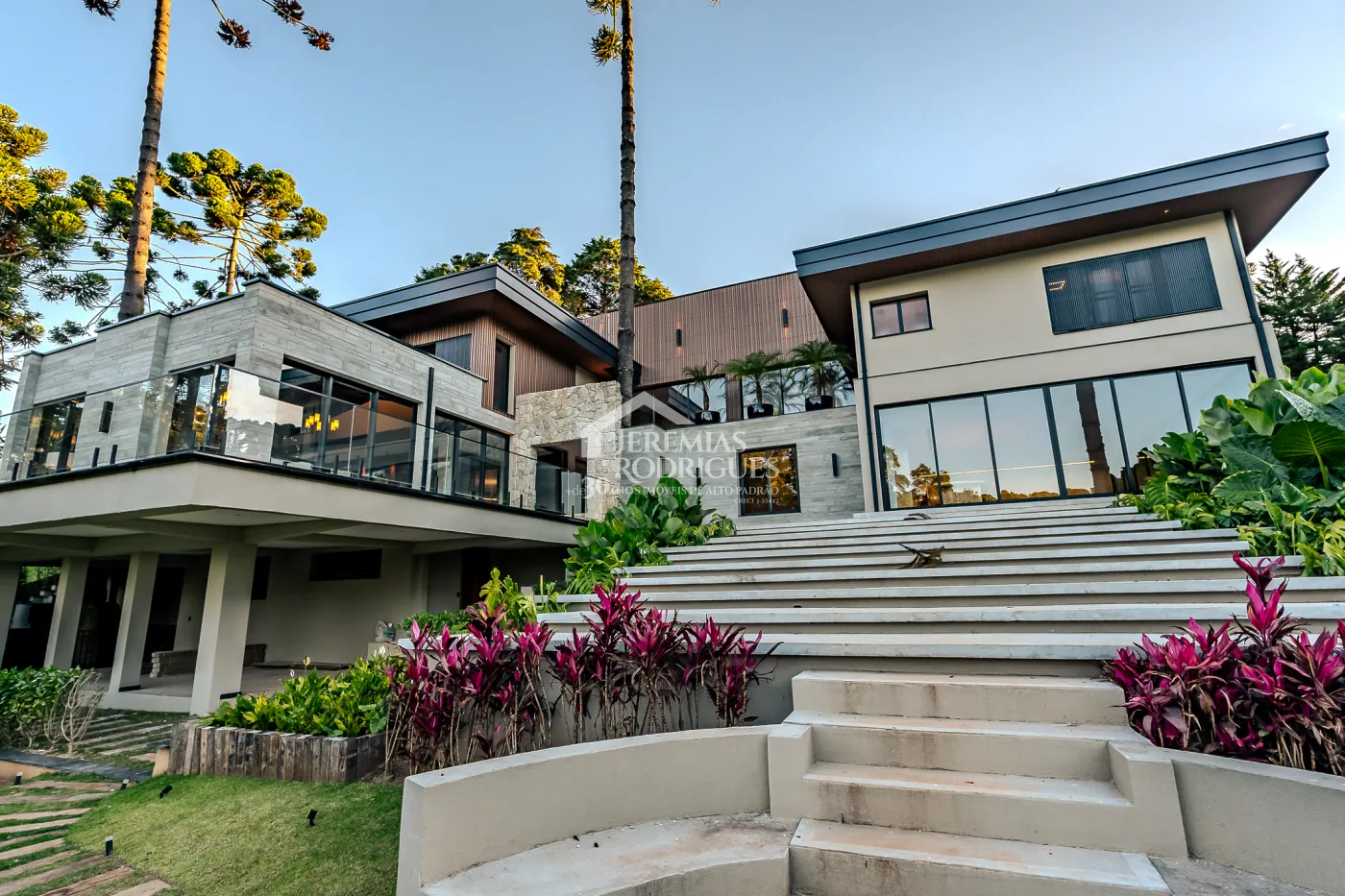 Casa de 2727 m² à venda por R$ 15.000.000,00 - Campos do Jordão/SP
