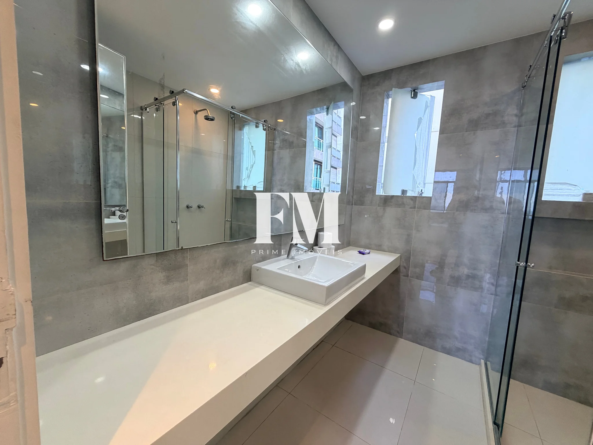 Frente mar em Copacabana: apartamento à venda de 2 quartos, andar alto com vista panorâmica, alto p - foto 18