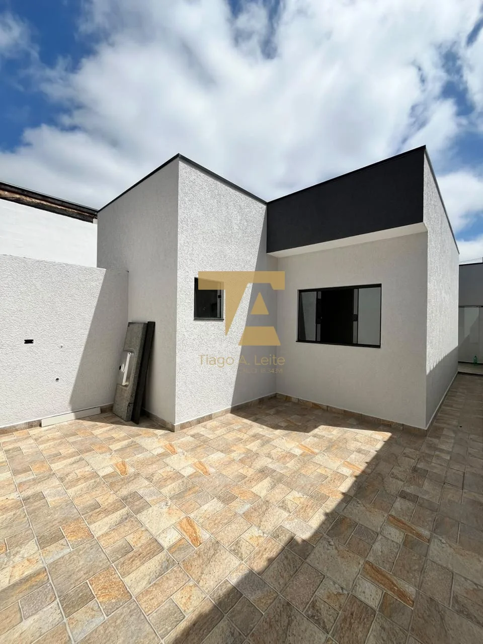 Casa à Venda no Bairro Mombaça – 2 Dormitórios (1 Suíte) e Quintal com Piso - foto 13