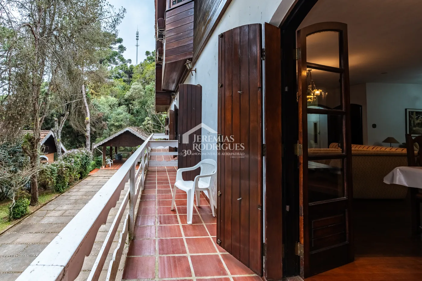Casa com 7 dormitórios, 924 m² - Recanto das Araucárias - Campos do Jordão/SP
