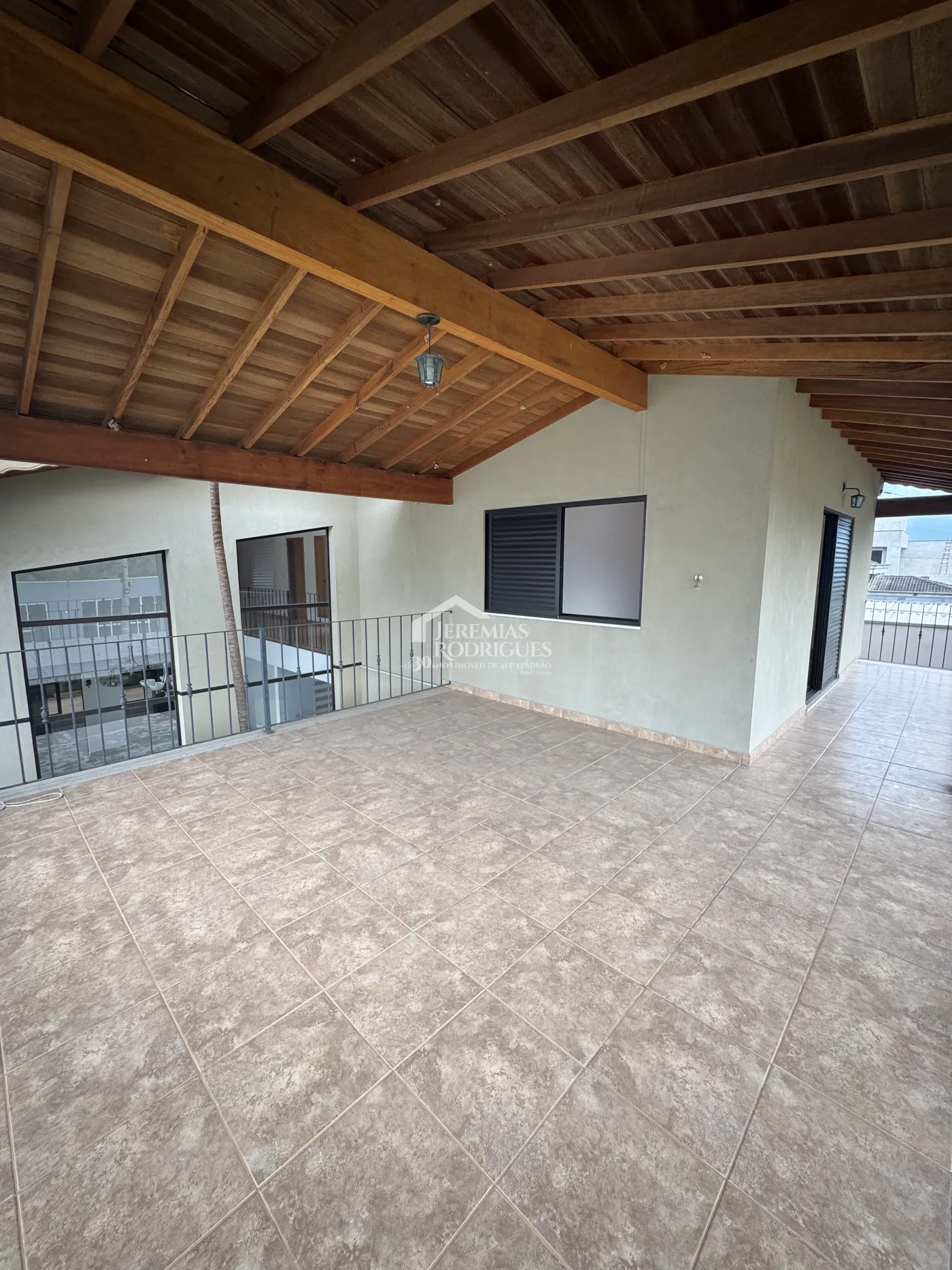 Casa para venda e locação com 4 suítes no Condomínio Village Splendore em Pindamonhangaba/SP.