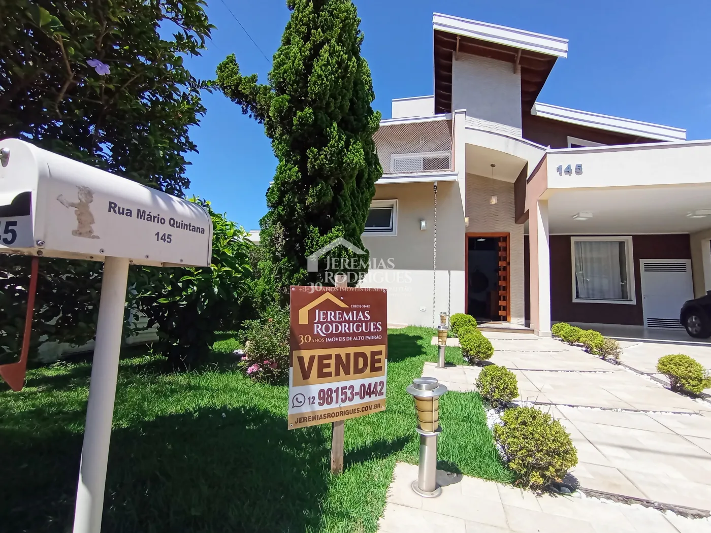 Casa para venda com 3 dormitórios no Condomínio Campos Do Conde II Versailles em Tremembé/SP